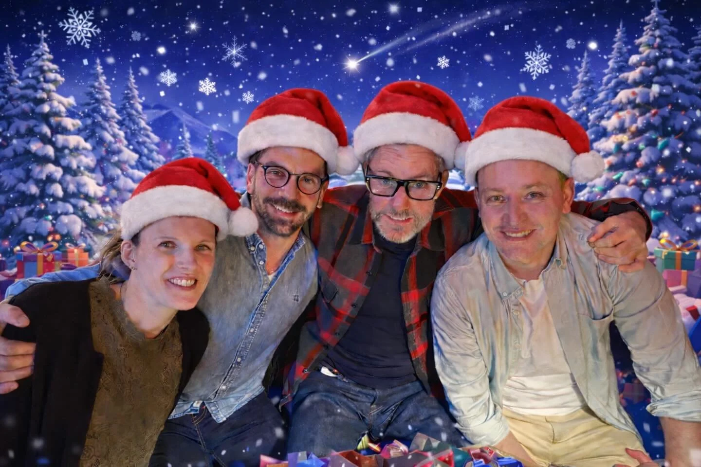 Rigtig god jul og godt nyt&aring;r til jer alle sammen fra alle os hos @schoennemann_advokatfirma 🎄🎇. Vi gl&aelig;der os um&aring;deligt til at se jer n&aelig;ste &aring;r og til at hj&aelig;lpe, hvor vi kan.