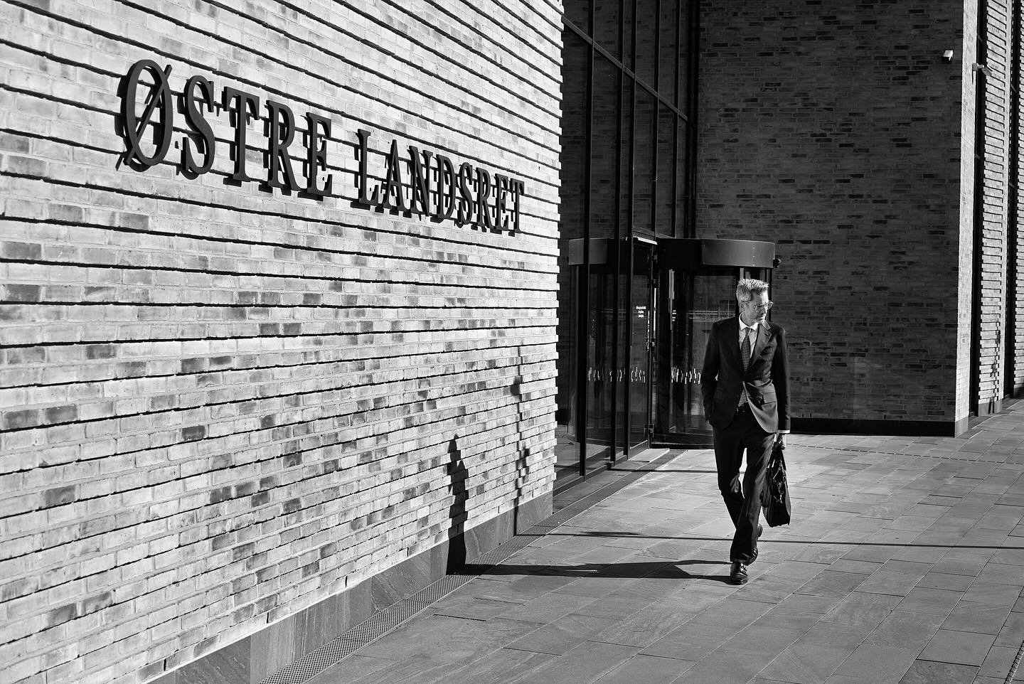 AFSLUTNING EFTER ET UB&AElig;RLIGT LANGT FORL&Oslash;B

Omid Noorzae fik den 21. maj 2019 (nitten) 1 &aring;r og 2 m&aring;neders f&aelig;ngsel og en advarsel om udvisning i byretten for noget vold og besiddelse af noget hash.

Selvom Omid ikke tidli