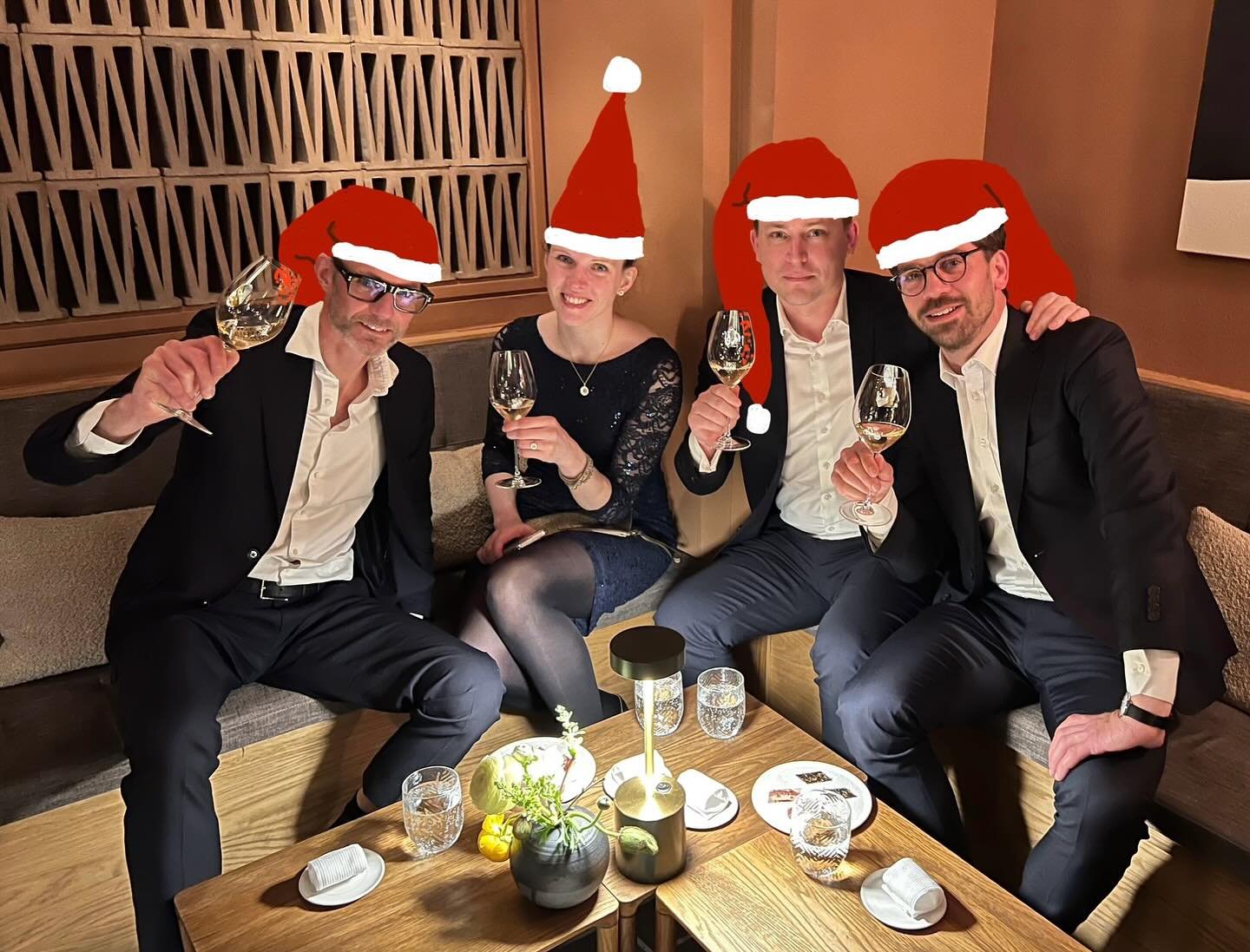 Rigtig god jul og godt nyt&aring;r fra alle os hos @schoennemann_advokatfirma 🎄🎉🍾❤️