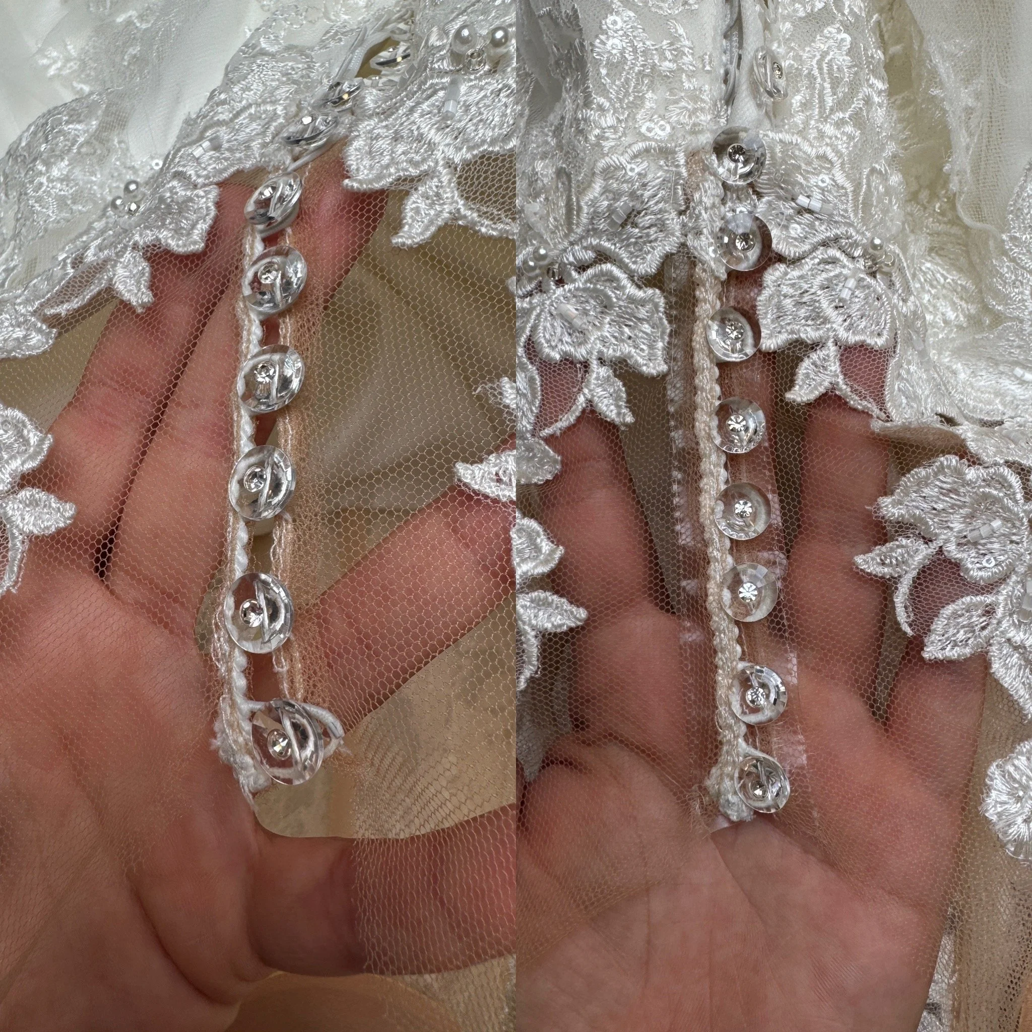 links zaten er gaatjes in het gaas. Rechts met een bandje verstevigd.