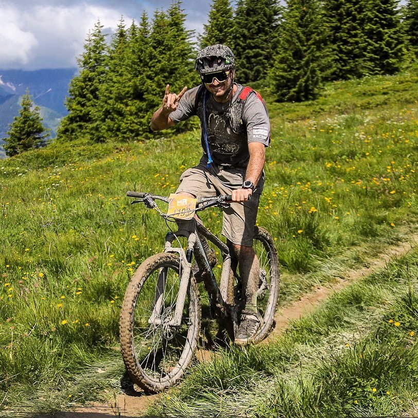 MB RACE 🏔
La course VTT la plus difficile au monde. 
 
Mes astuces pour finir les &eacute;preuves longues dur&eacute;e 😉 : 

✅ Partir avec v&eacute;lo remis &agrave; neuf (freins, transmission, v&eacute;rification de tous les serrages) 
✅ ne pas pa