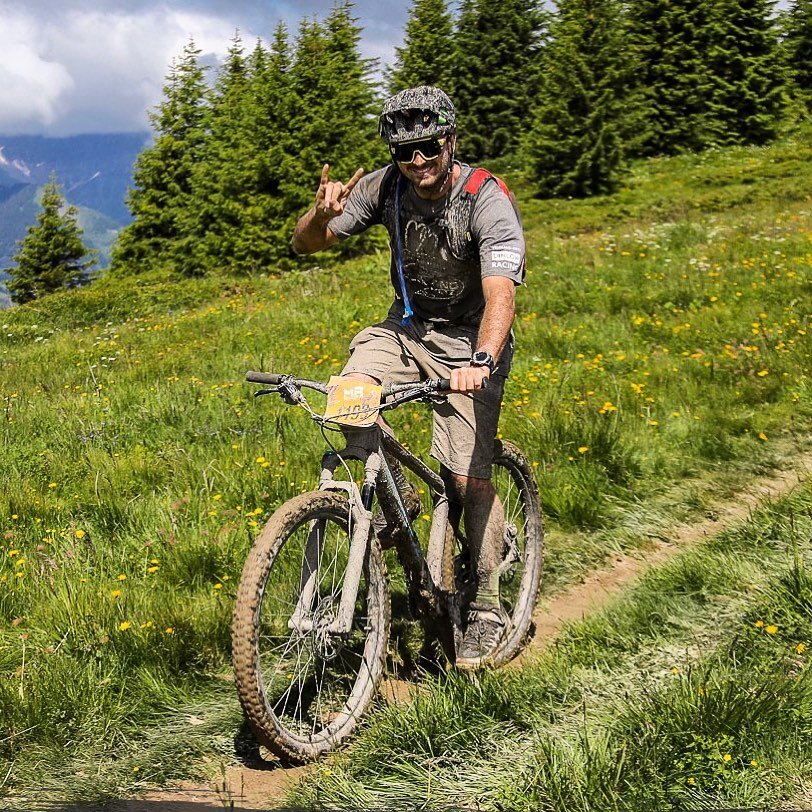 MB RACE 🏔
La course VTT la plus difficile au monde. 
 
Mes astuces pour finir les &eacute;preuves longues dur&eacute;e 😉 : 

✅ Partir avec v&eacute;lo remis &agrave; neuf (freins, transmission, v&eacute;rification de tous les serrages) 
✅ ne pas pa