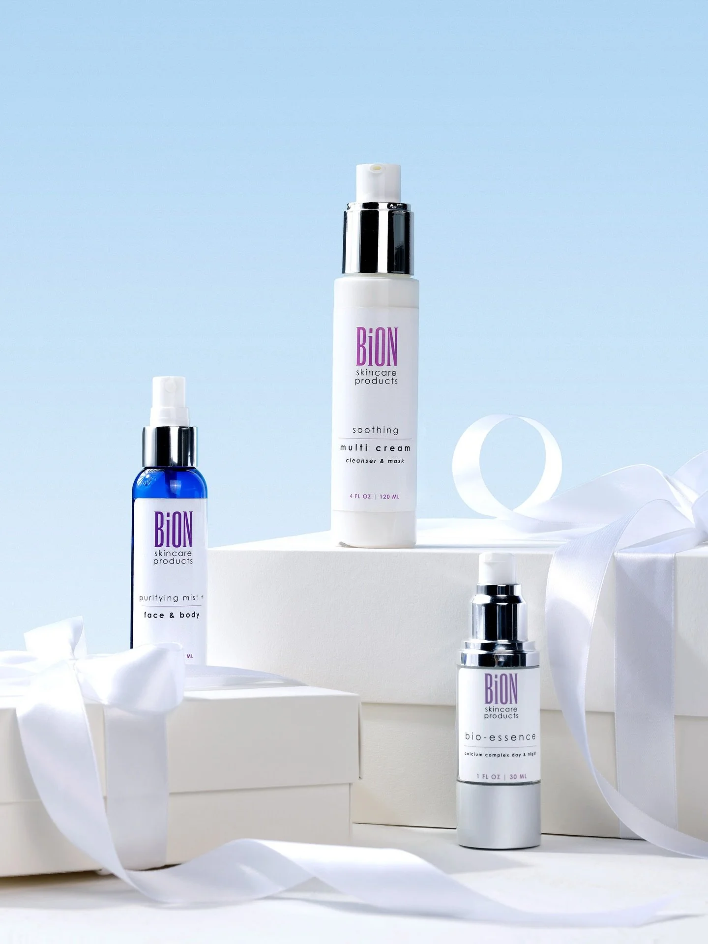 Toivotamme kaikille rauhallista ja tunnelmallista Itsen&auml;isyysp&auml;iv&auml;&auml; 💙🤍