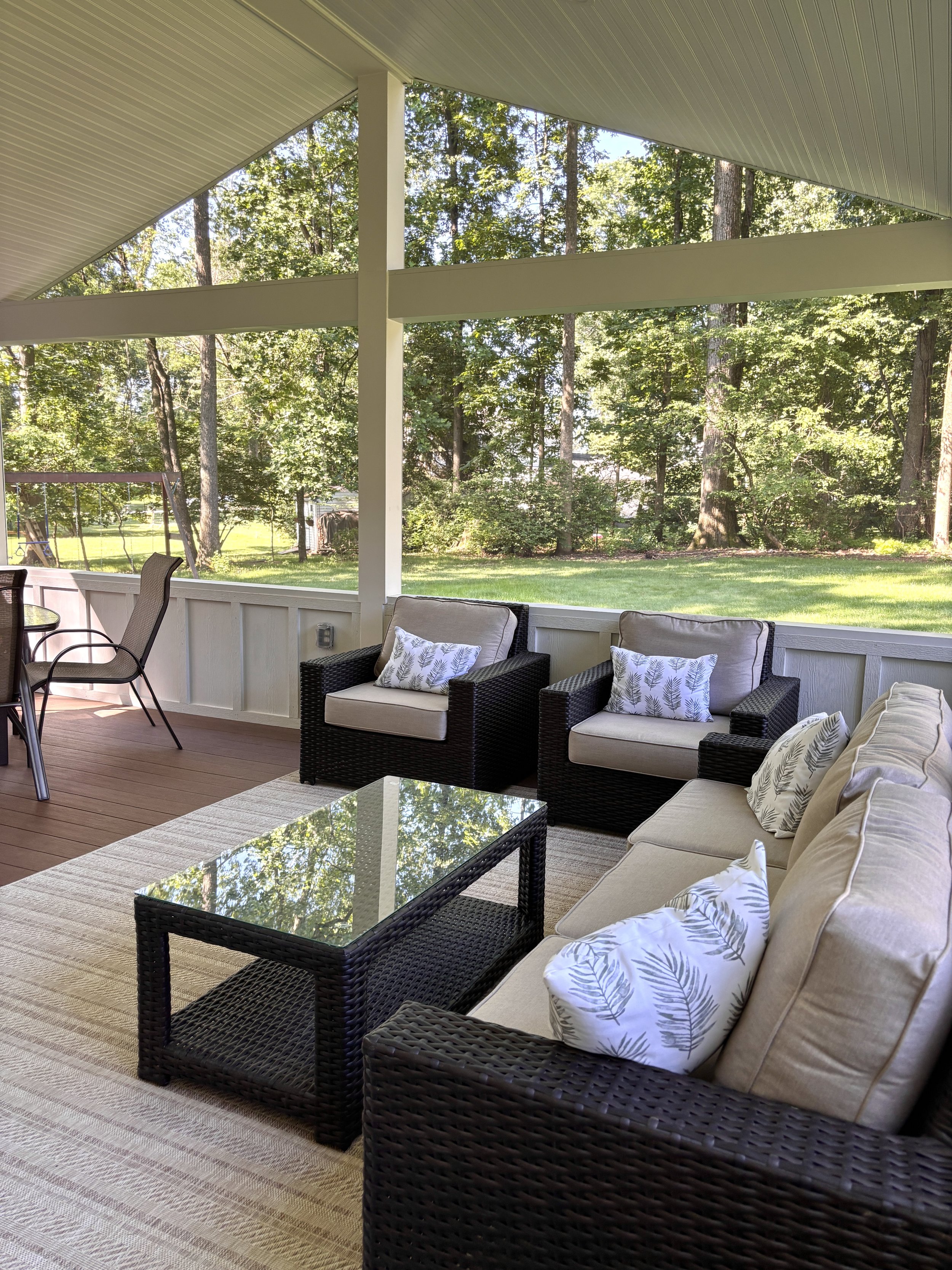 Deck & Screened-In-Porch