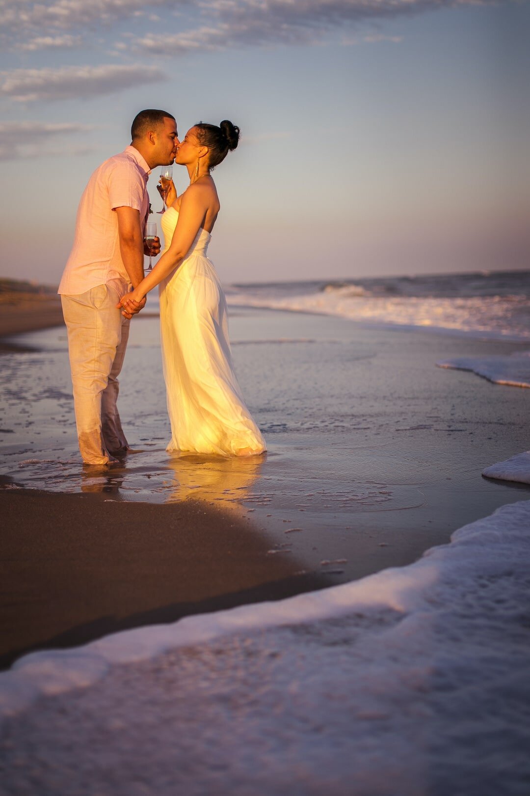 Couple kissing on the seaside after eloping to Marthas vineyard.jpg