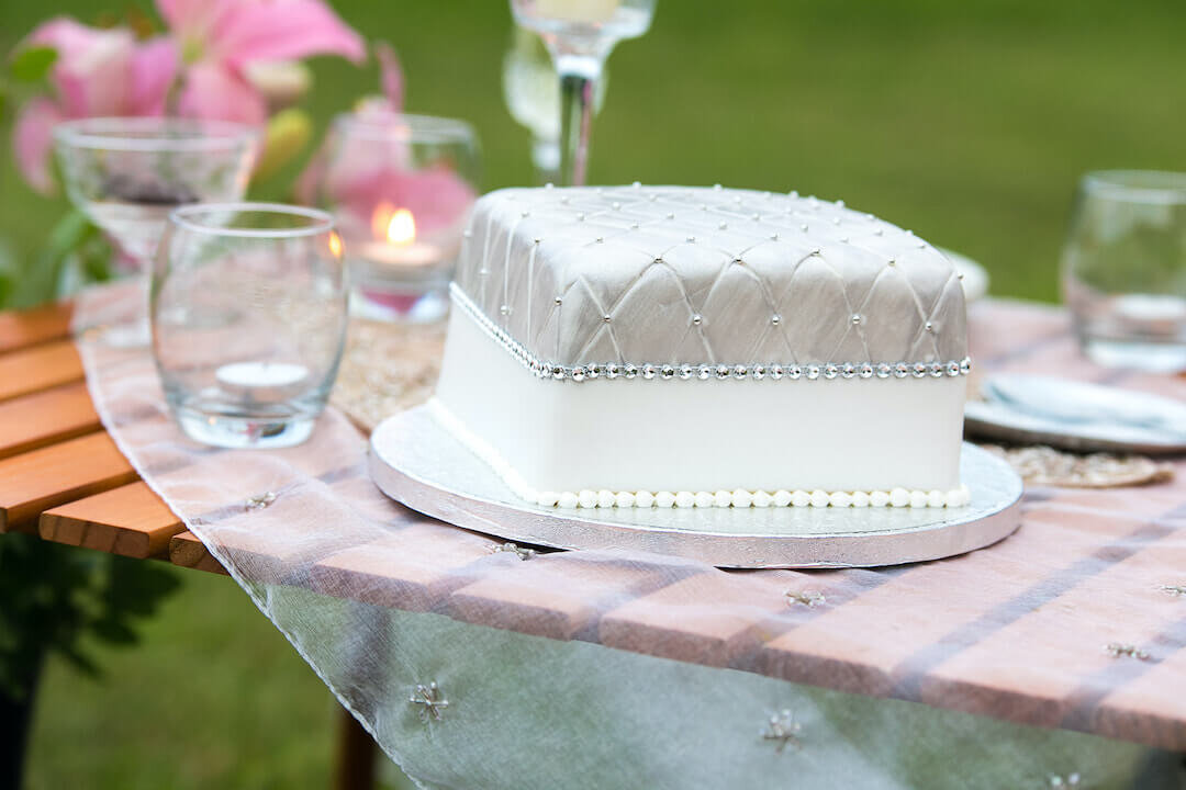 Wedding cake on marthas Vineyard.jpg