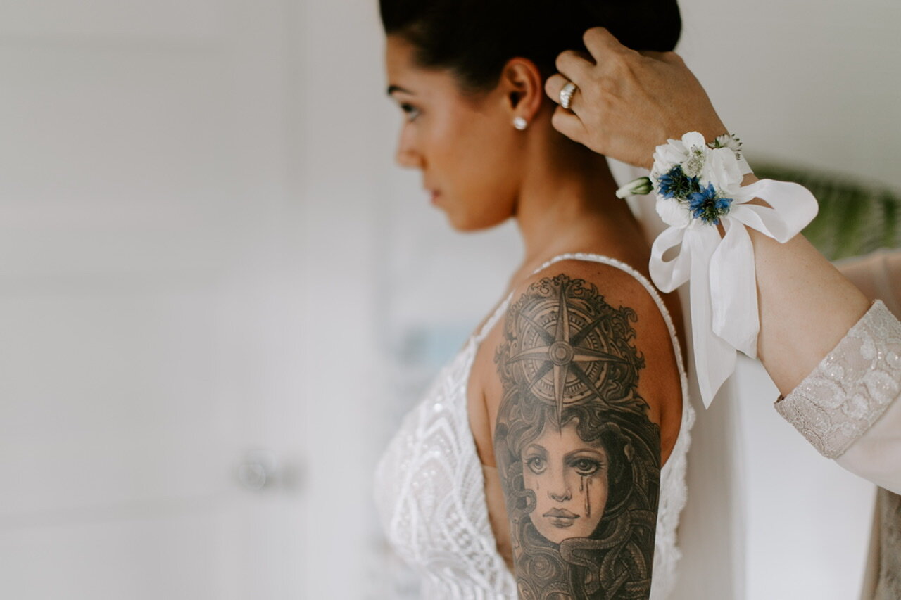 Bride getting her hair pinned up