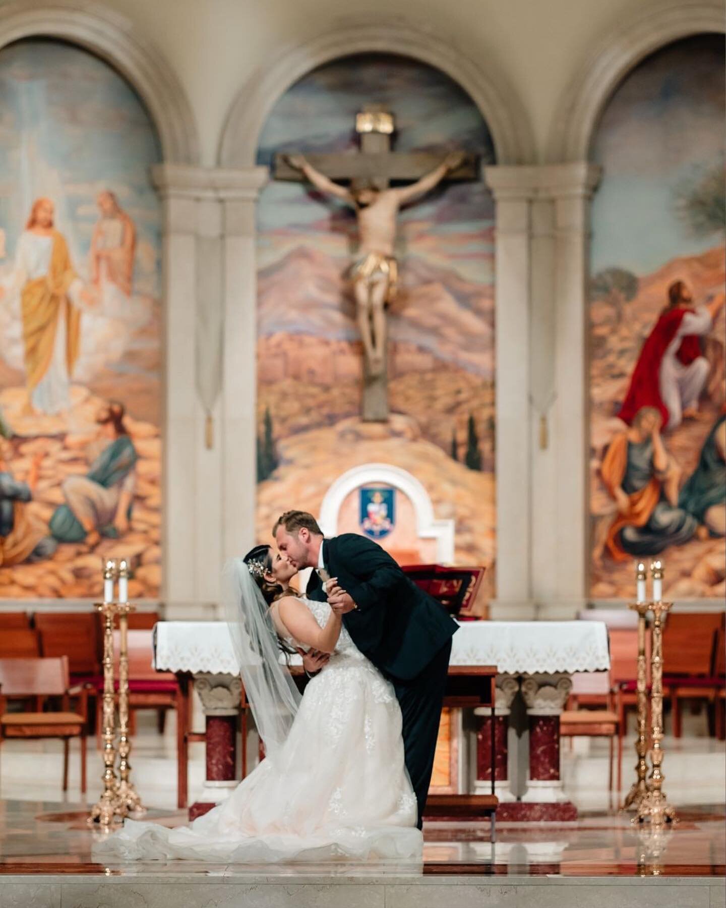 Love always finds a way ✨ Italian inspired or built churches always amaze when I walk in. This one in Downtown Orlando was no different. Isn&rsquo;t it gorgeous? with @sydneytobinphoto