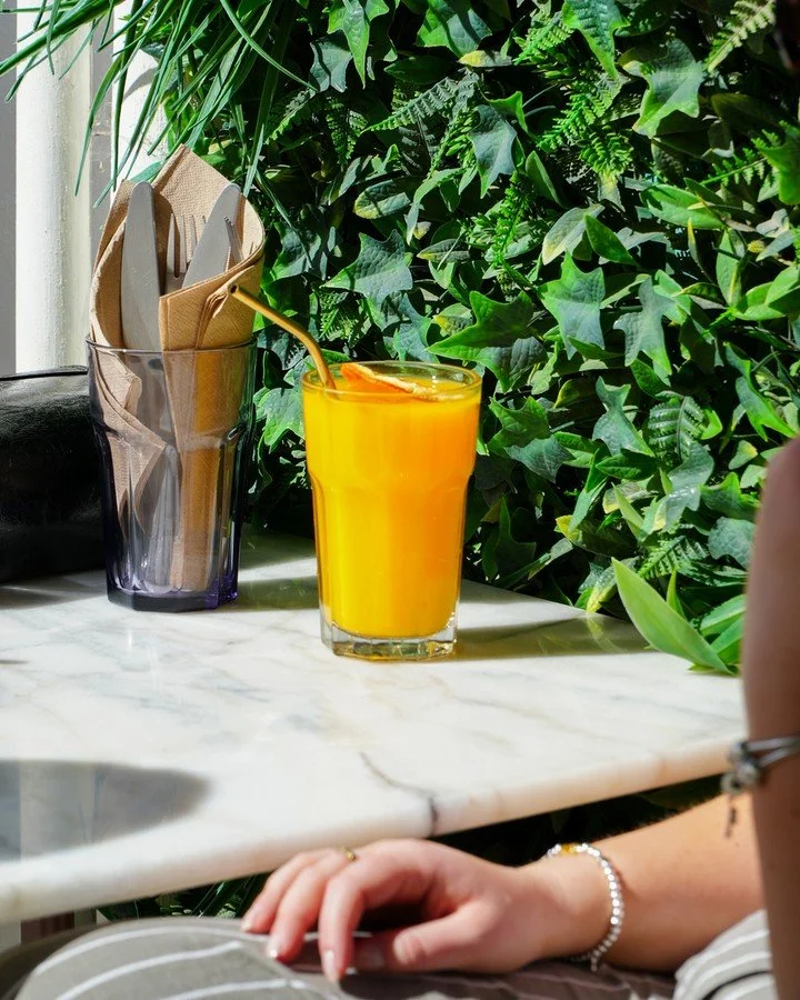 🇵🇹 Um sumo fresco sabe sempre bem 🍊✨
⠀⠀⠀⠀⠀⠀⠀⠀⠀⠀
🇬🇧 Fresh juice always hits the spot 🍊✨
⠀⠀⠀⠀⠀⠀⠀⠀⠀⠀
.
.
.
⠀⠀⠀⠀⠀⠀⠀⠀⠀⠀
📍 Morada:
Endere&ccedil;o: R. Latino Coelho 42, 8200-123 Albufeira
⠀⠀⠀⠀⠀⠀⠀⠀⠀⠀
Gest&atilde;o de redes: @b.cinematic_