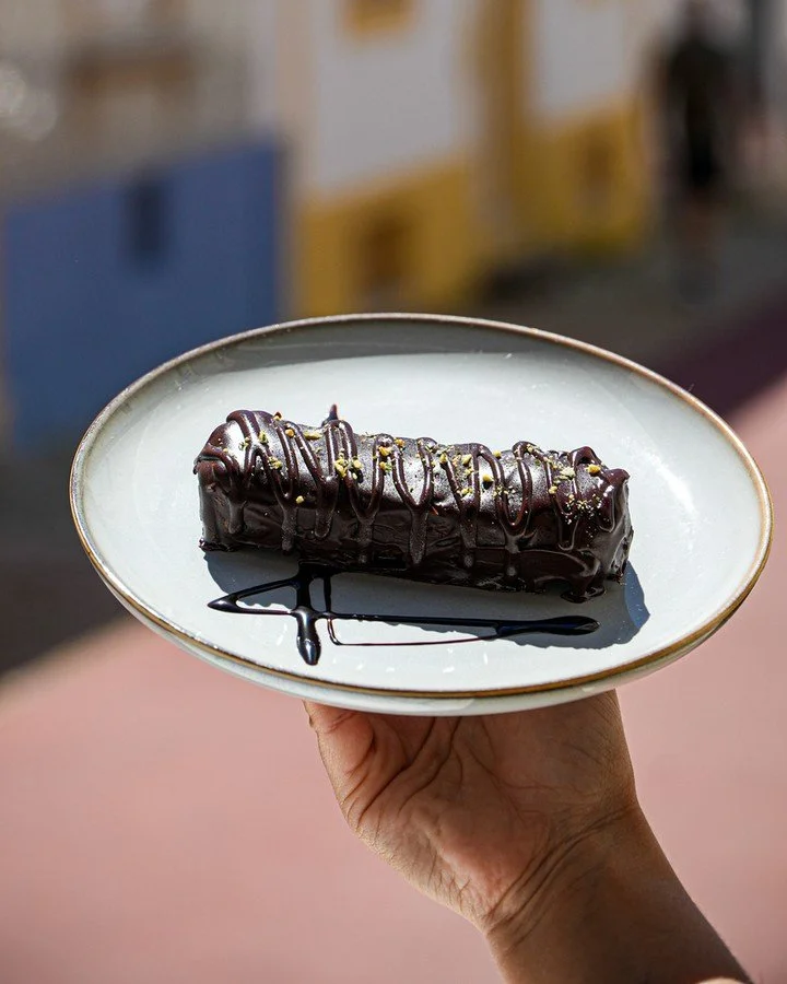 🇵🇹 Dubai chocolate, vers&atilde;o vegan e sem a&ccedil;&uacute;cares refinados 🤍🍫
⠀⠀⠀⠀⠀⠀⠀⠀⠀⠀
🇬🇧 Dubai chocolate, vegan and no refined sugar added 🤍🍫
⠀⠀⠀⠀⠀⠀⠀⠀⠀⠀
.
.
. ⠀⠀⠀⠀⠀⠀⠀⠀⠀⠀
📍 Morada: Endere&ccedil;o: R. Latino Coelho 42, 8200-123 Albufei