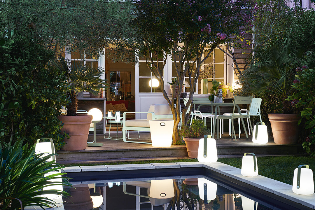 Inoui-tabouret-lumineux-luminaire-Fermob.jpg