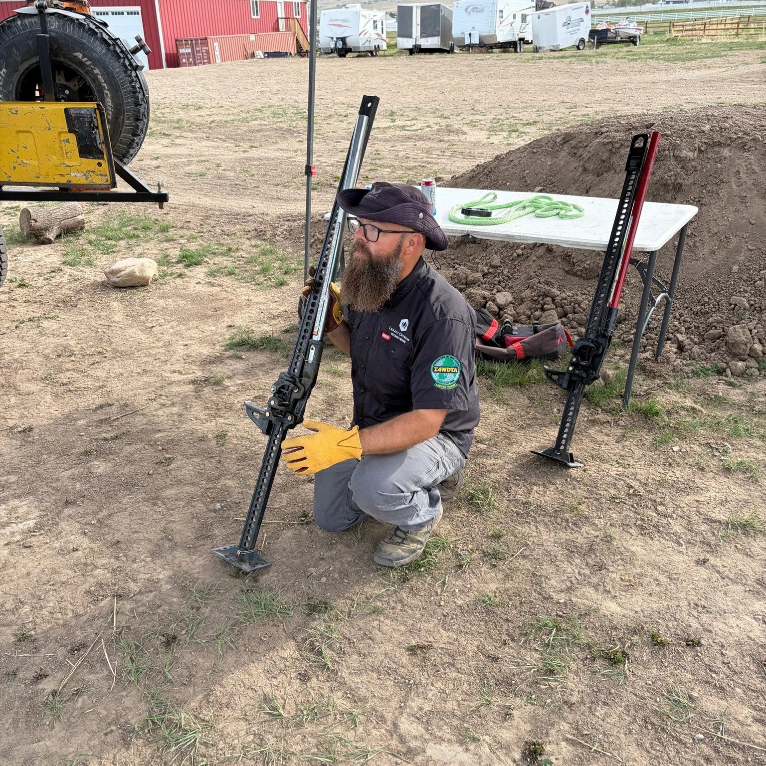 This past Saturday I convinced a few family and friends to join me in some recovery training to prep for the #defendertrophy. The legendary Joel of @legacyoffroad put together a great program for us. Tons of work with our old pal, the HiLift. Using i