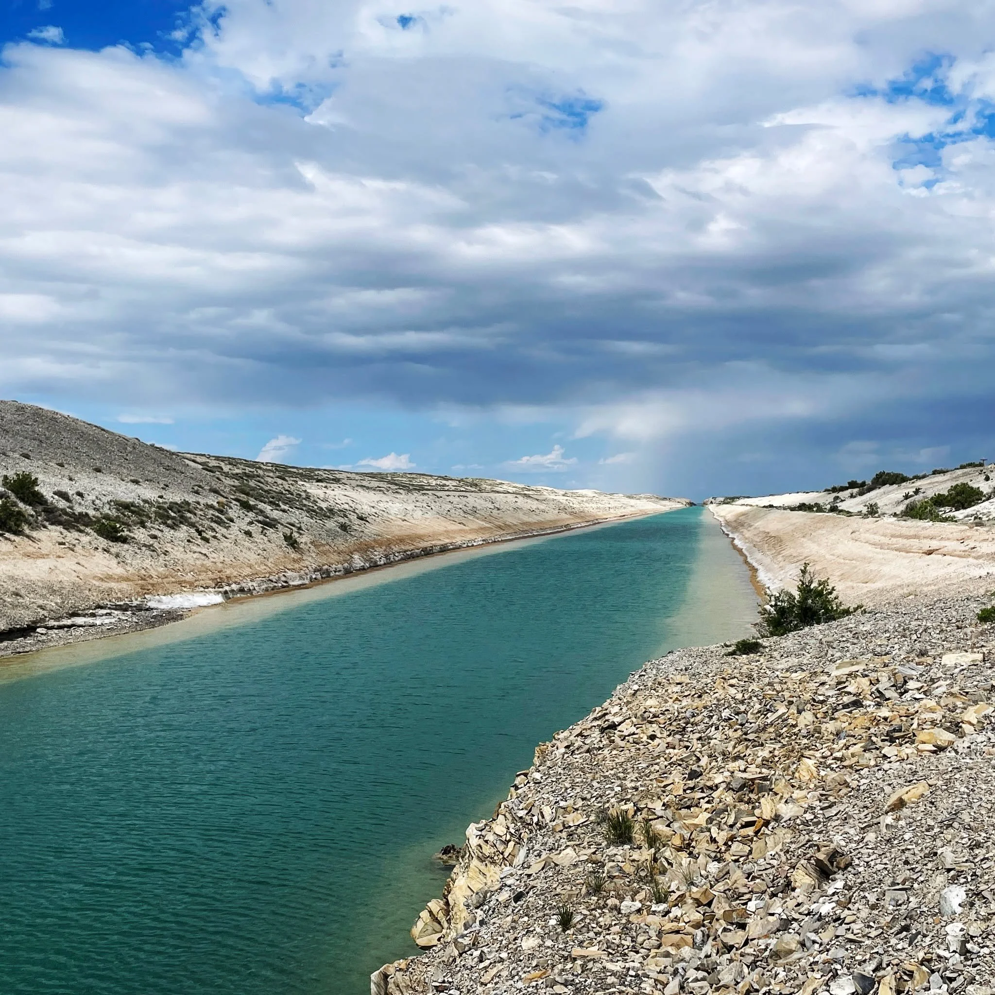 This is the "R&iacute;o Buenaventura", the river of legend and mystery. And you can find it only in Utah. 😁 
.
.
.
#overland #overlanding #overlander #overlandbound
#OverlandPark #overlandkitted #overlandlife
#overlandjournal #overlandtrac