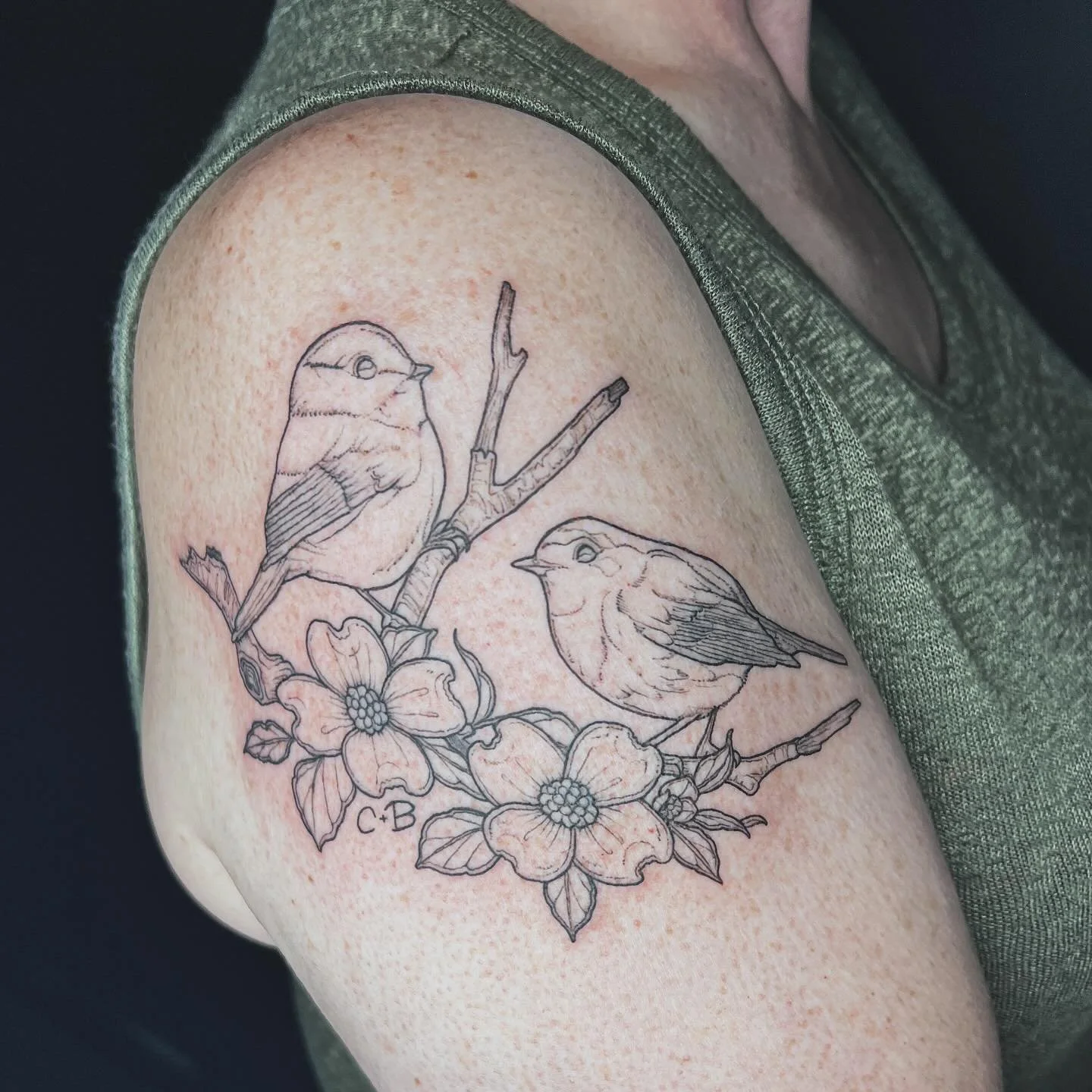 A tattoo from a little while back, technically not finished as we are going to add color, but it was on one of my favorite people in the world 🖤 someone who has supported me since the very beginning - thank you Mom for being so amazing! 
.
My books 