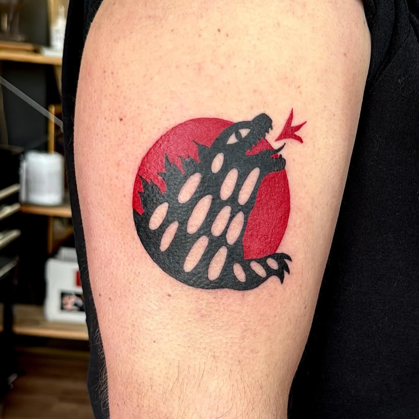 Custom Gojira for Andrew 💚 
Done at @balmtattooing 💜
Clawfoot shows March 12&amp;13 ❤️

Last pic of Clawfoot by @brayimage616