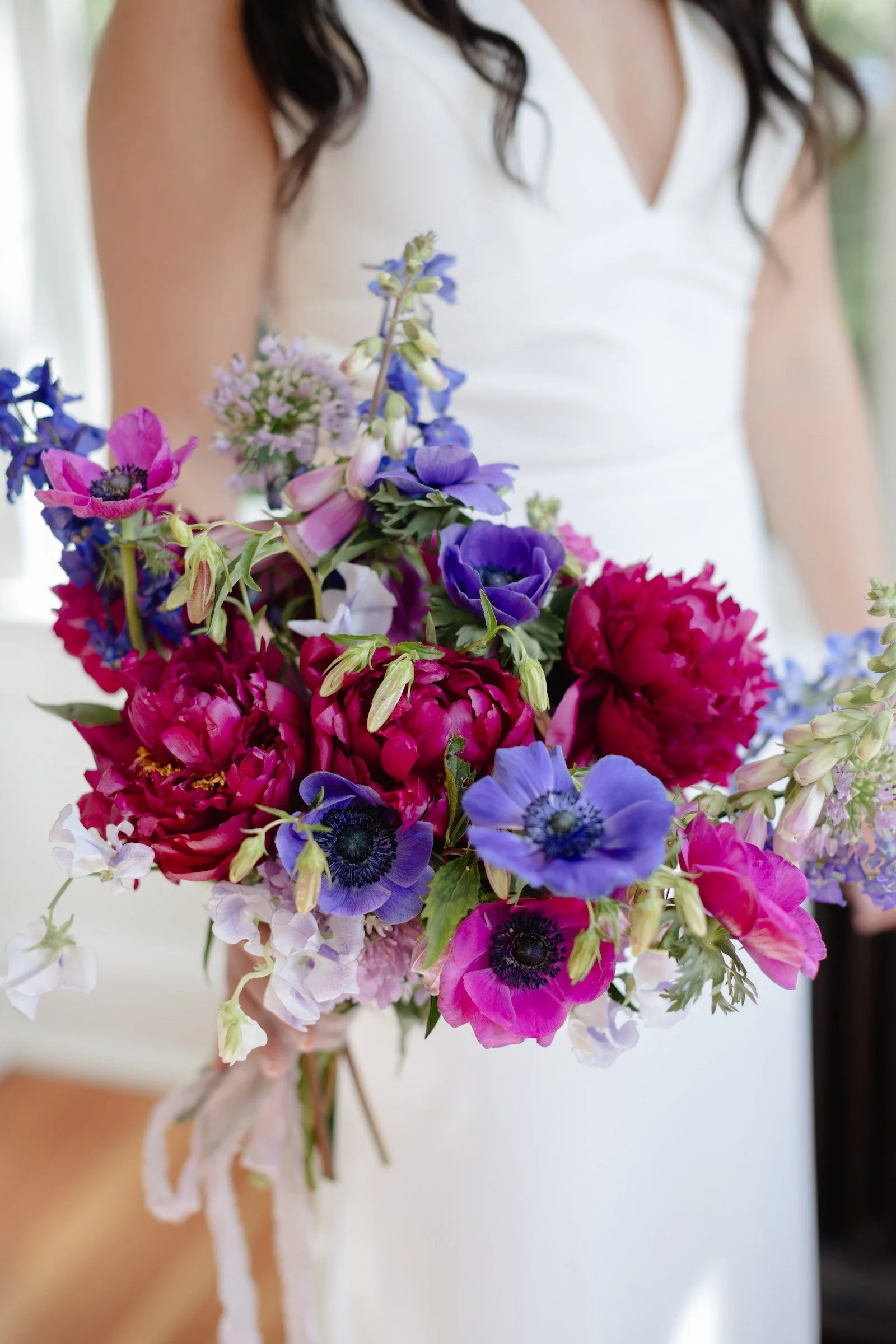 Flowers at the Jewish summer wedding in Hudson Valley