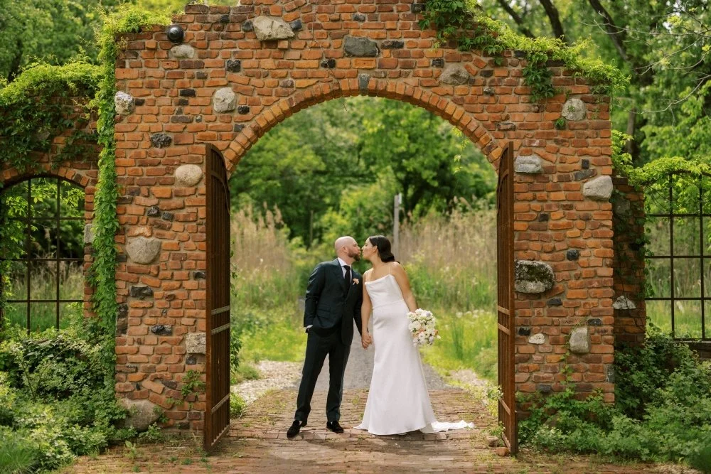 Amanda_26Jared_0118-Kisses under Ruins-.jpg