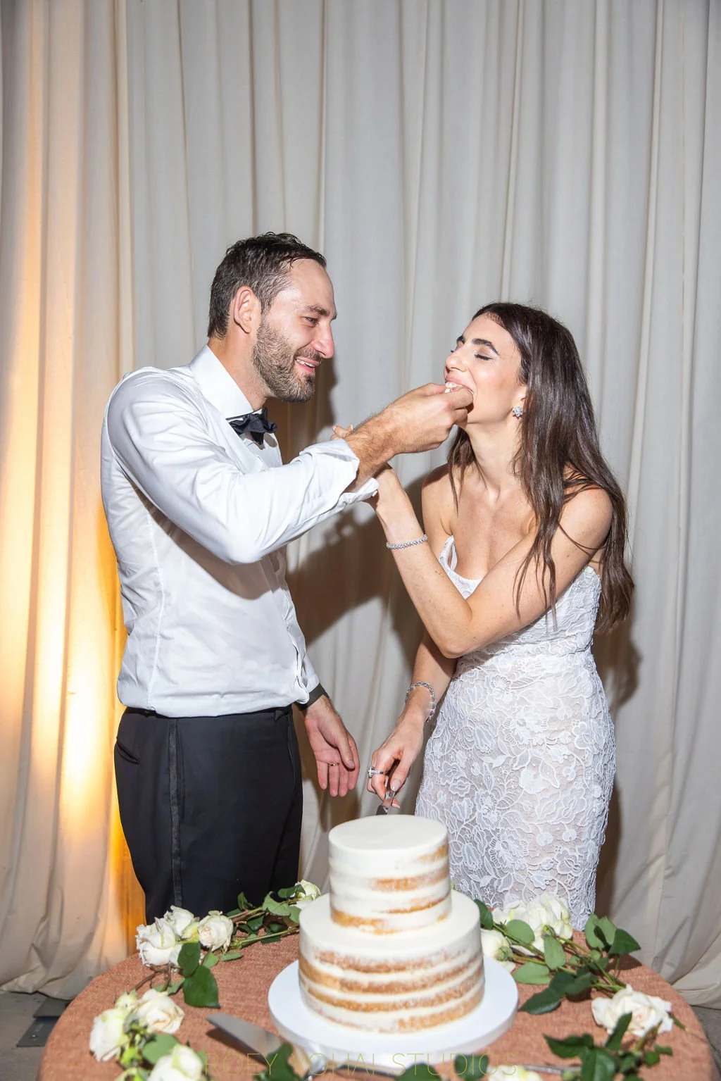  Groom and bride taste delicious wedding cake 