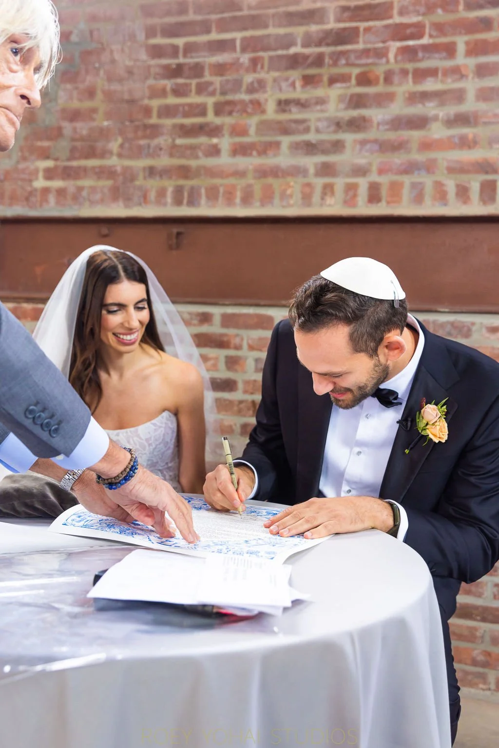  Bride and groom sign the ketubah 