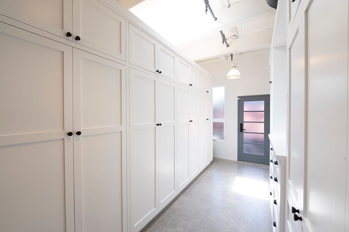 Turned a once cramped hallway into the walk-in closet of dreams! 🚪✨ One of our latest custom millwork projects was all about combining style and functionality. For a homeowner with a passion for fashion, we designed a space that provides custom inte