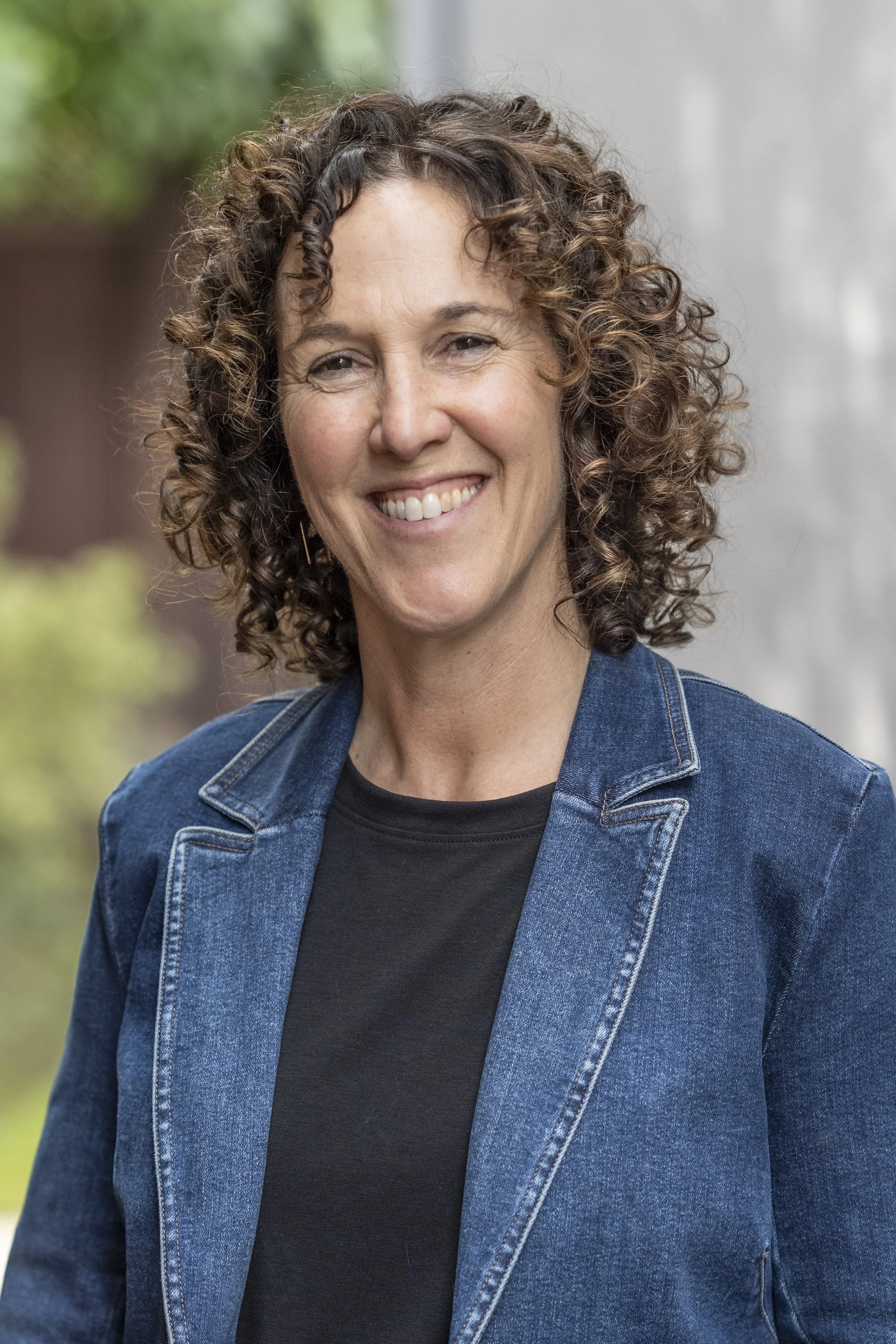 Stop Spinning: A Brain-Based Approach to Overwhelm for Solopreneurs with Christine Leppones