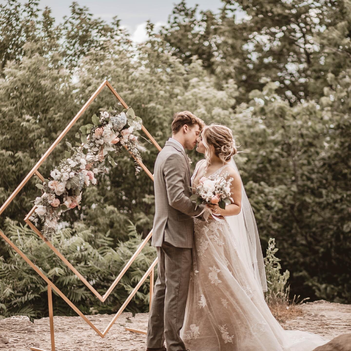 If you&rsquo;ve been following us, you know that we adore our photographer, Kate, and we love all of her work. But these photos? &hellip; We&rsquo;re simply blown away!

How stunning are these?! 😍

It was a pleasure working with all of the talented 