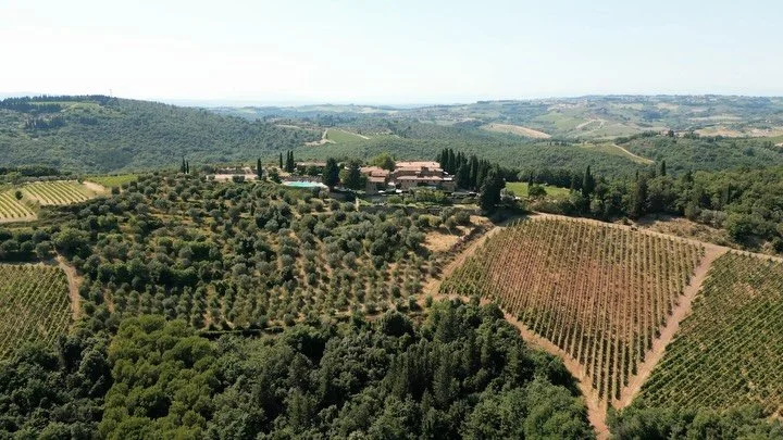 ✨ Brad &amp; Becca, from New York, crazy in love under the Tuscan sun. A three-day celebration of laughter, tears, and timeless beauty in perfect dolce vita style..✨

Venue: @quercia_al_poggio.weddings @quercia_al_poggio 
Wedding planner: @lovelytusc