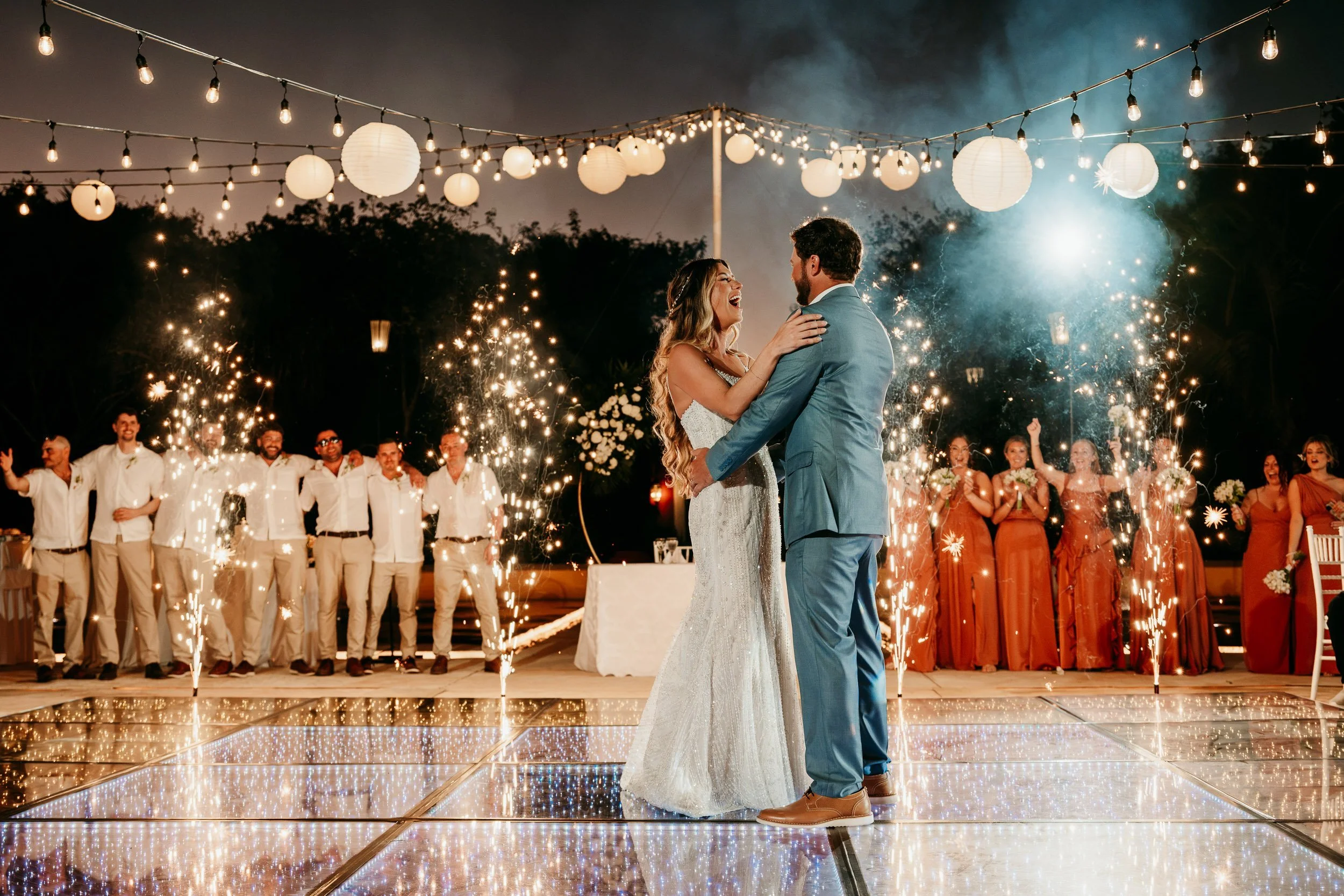 valentin-imperial-riviera-maya-wedding-photographer-reception-fireworks.jpg