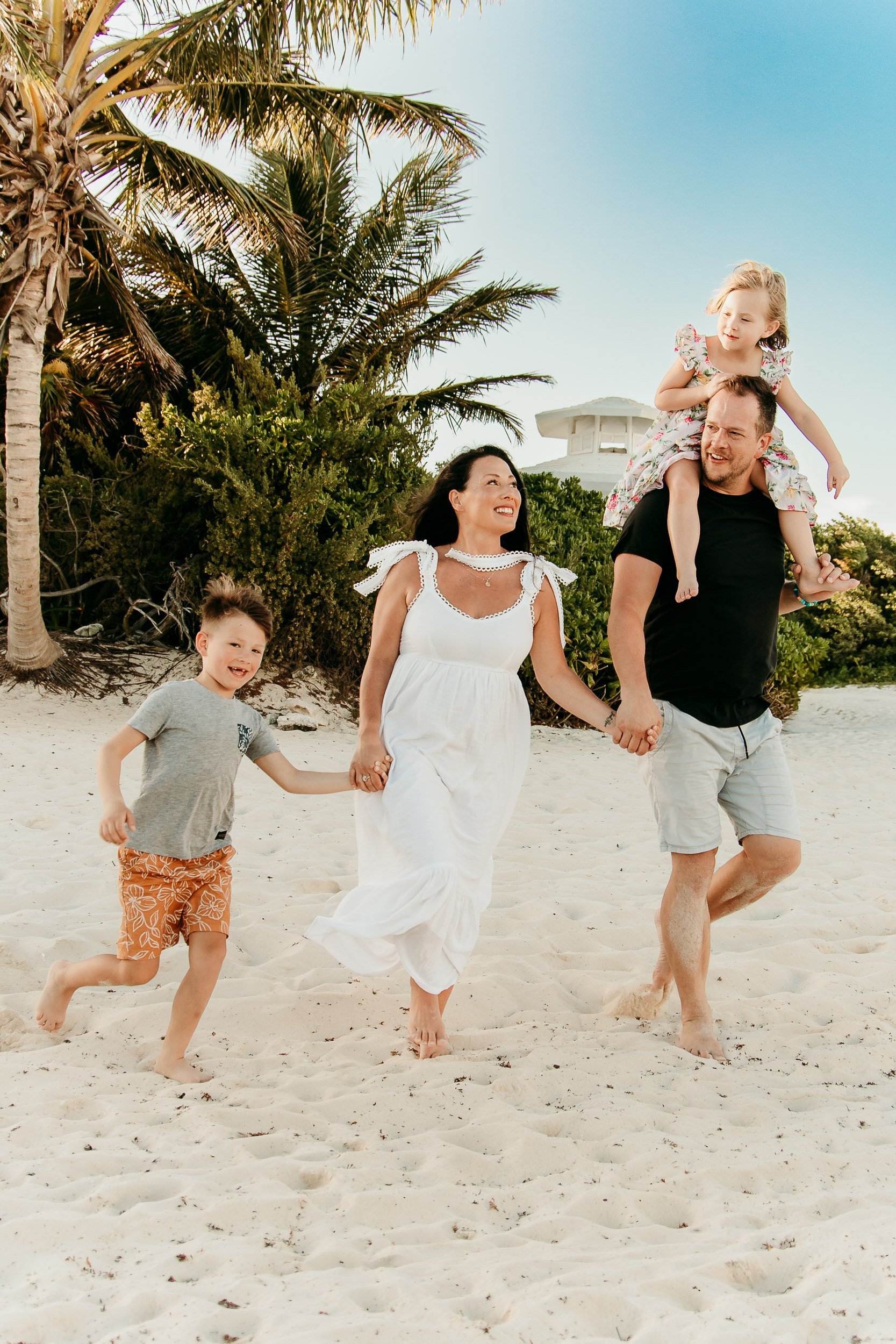 paradisus-playa-del-carmen-photographer-family-walking-on-beach.jpg