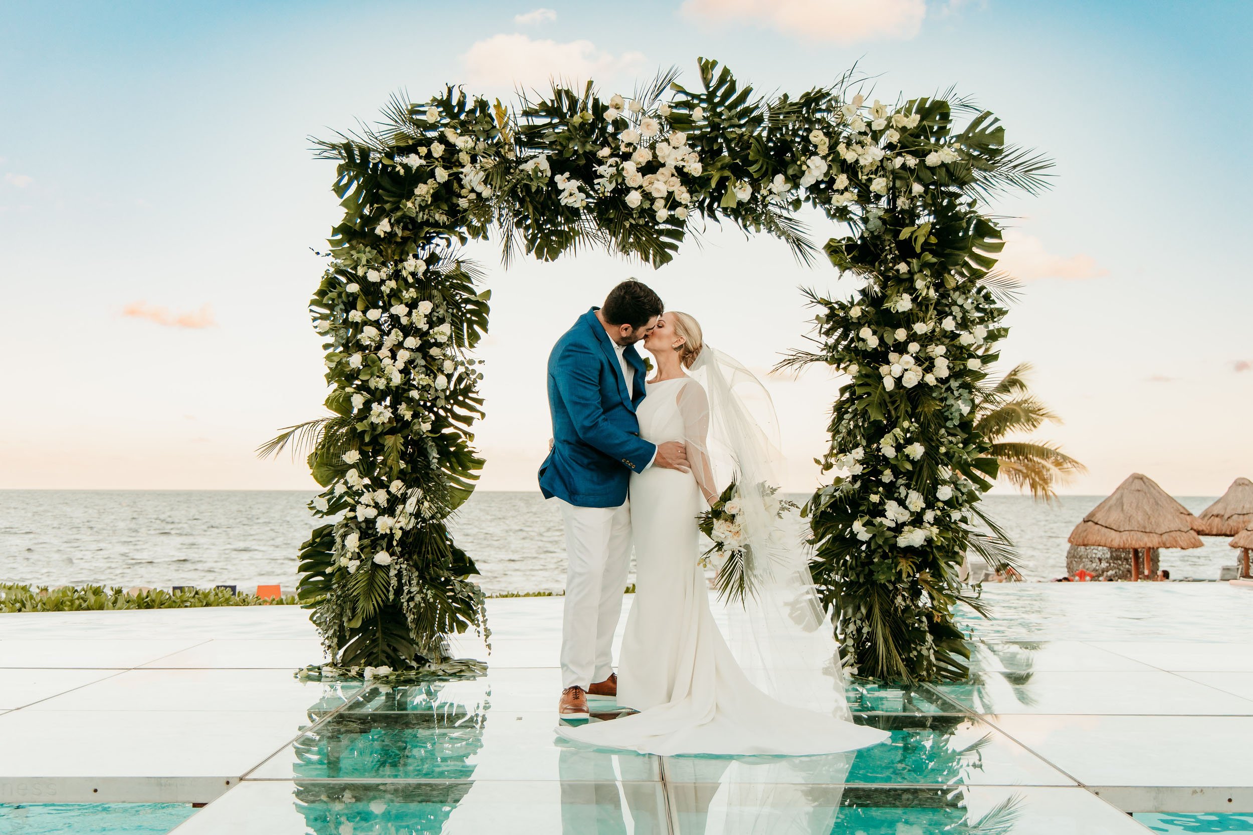 dreams-natura-riviera-cancun-wedding-photographer-first-kiss.jpg