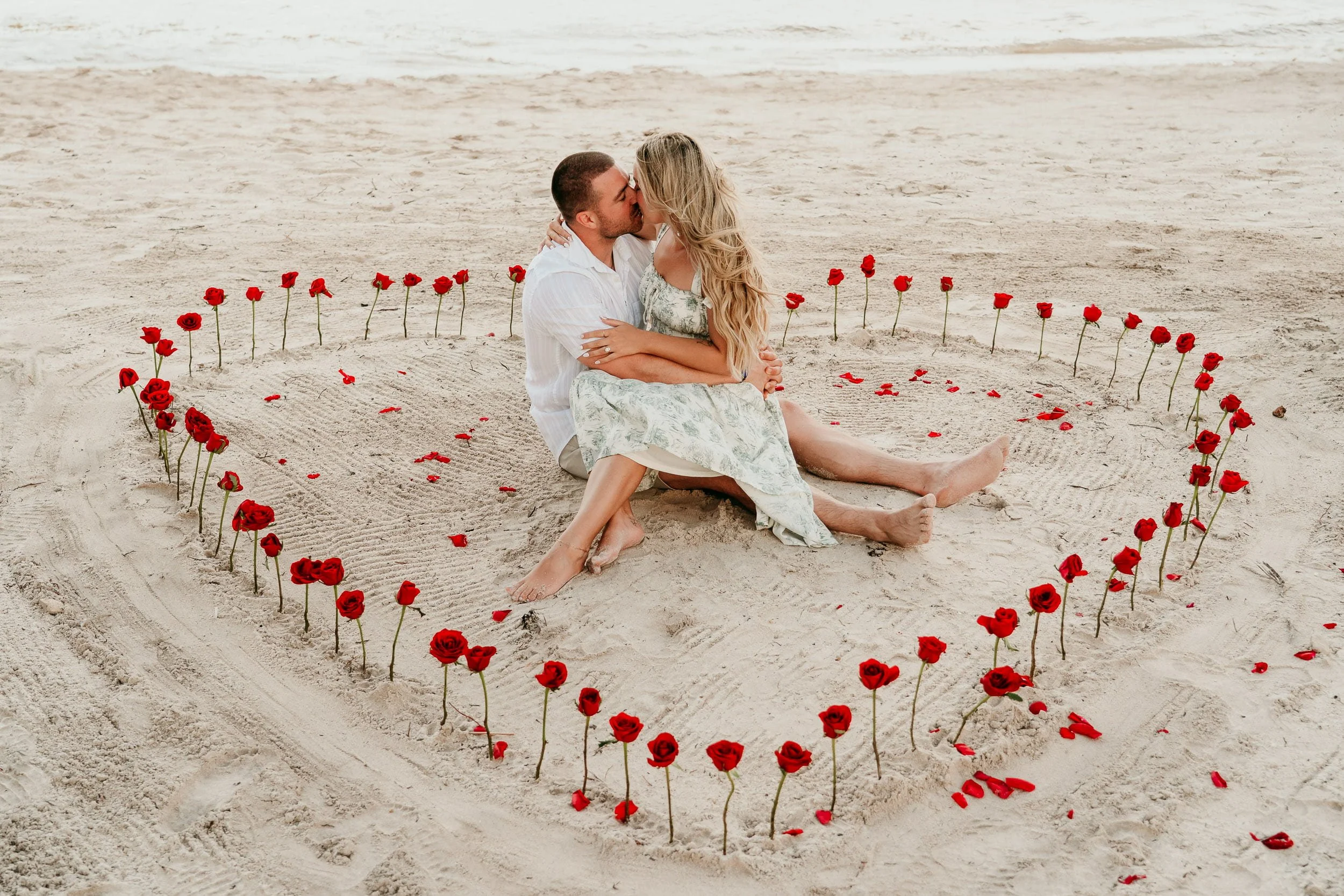 barcelo-maya-photographer-couple-kissing-heart-of-roses.jpg