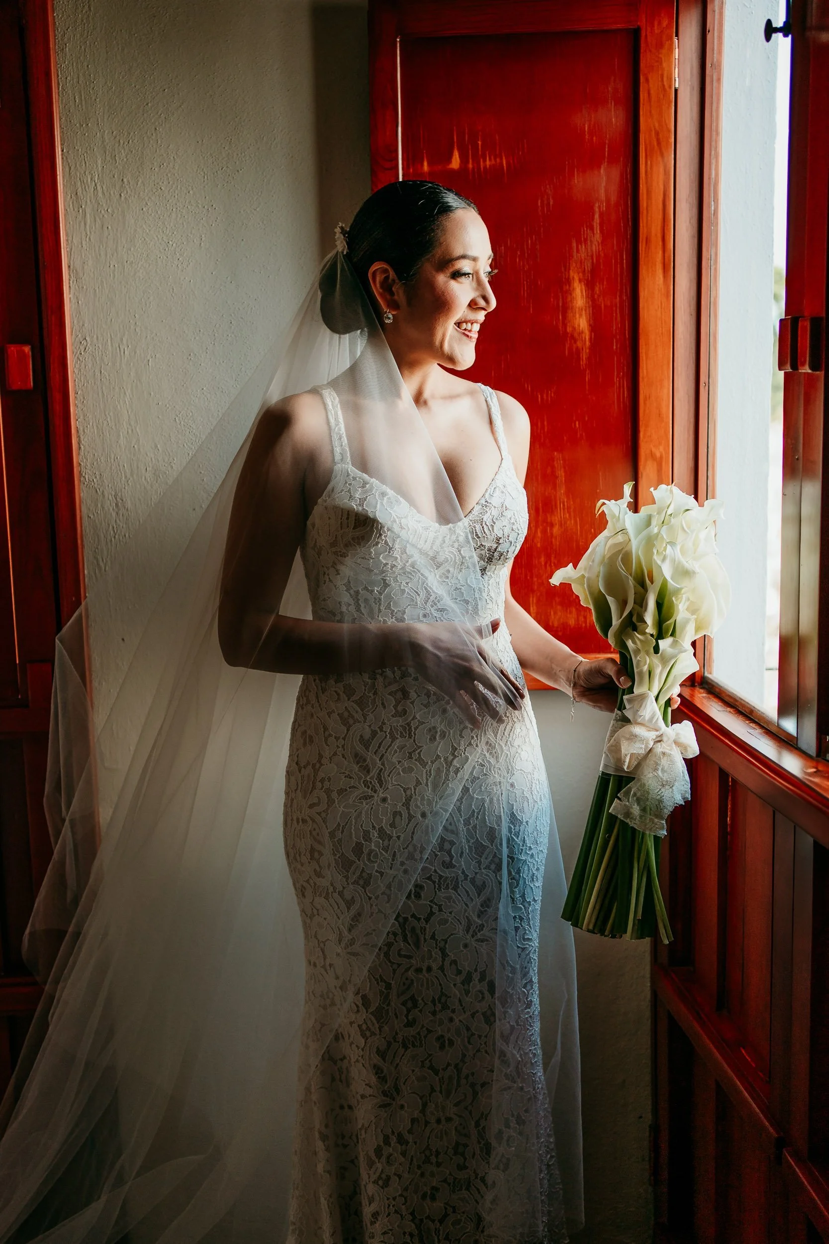 wedding-photographer-mexico-bride-smiling.jpg