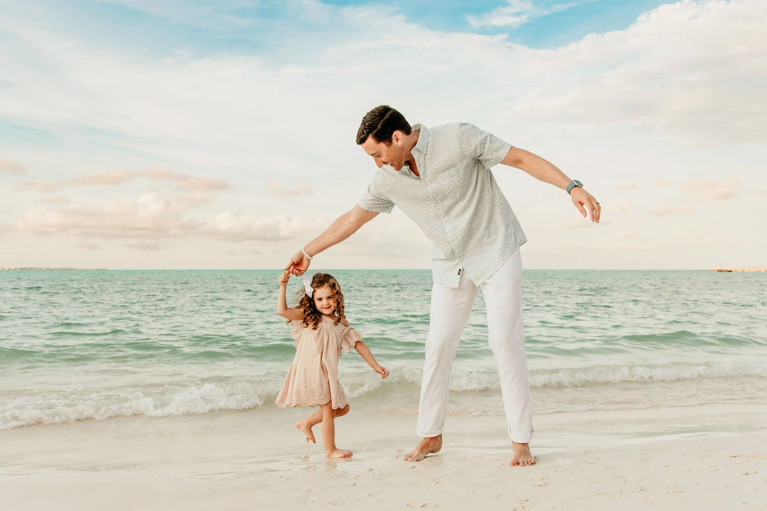 fiesta-americana-cancun-photographer-dad-and-daughter-dance-on-beach.jpg