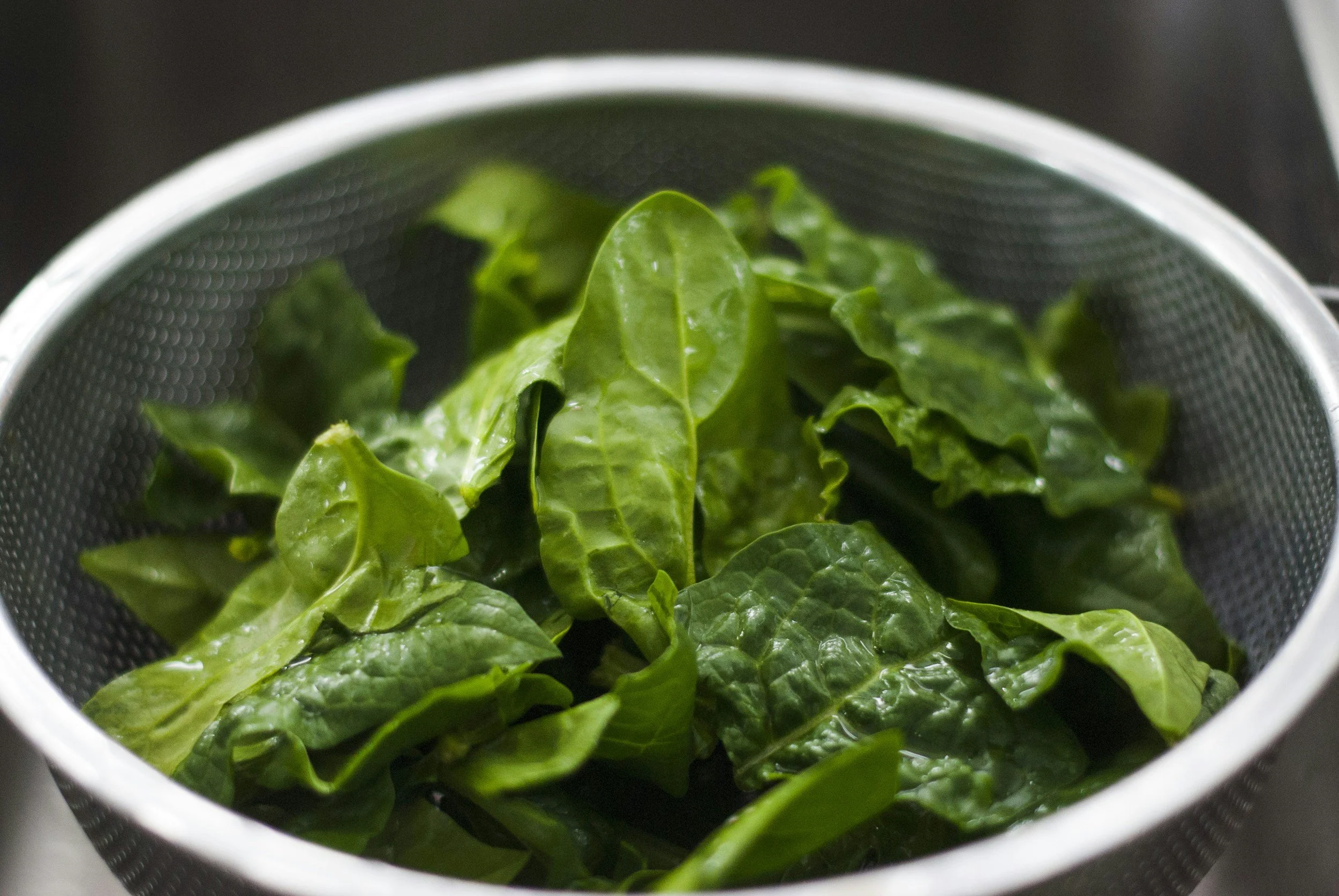 Tres ensaladas nutritivas con espinaca 