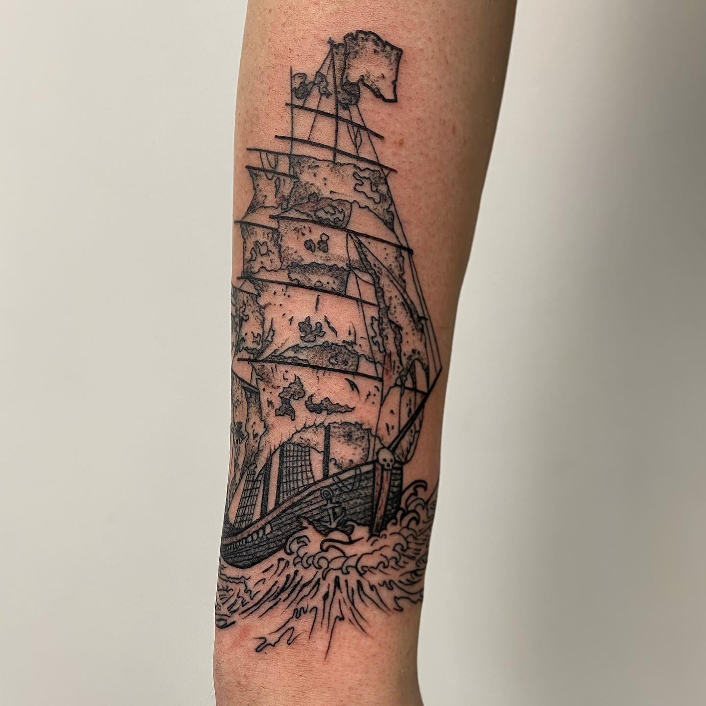 Ghoooost ships and broccoli. #theedgetattoo #theedgetattooct #southWindsor #manchesterct #evergreenwalk #bluebacksquare #cttattooartists #tattoos #inkedup #drawing #tatoo #tattooing #tattoo #art #sea #ocean #tat #northeasterntattooers #203&nbsp; #860