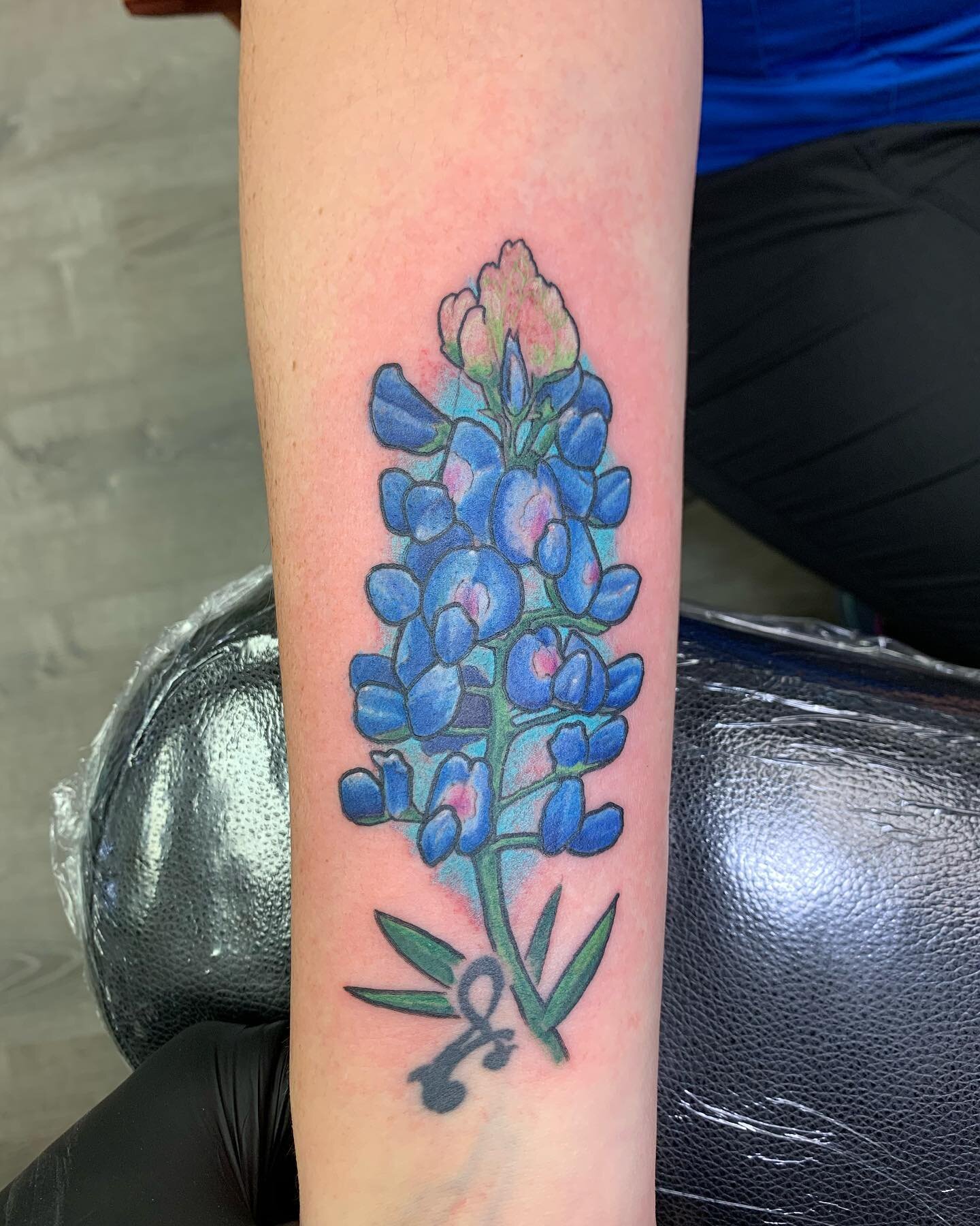 Did these flower a few days ago and for got to post  #massachusetts #westernmasstattoo #Connecticut #connecticuttattoo #southwindsor #angrypenciltattoo #tattoo #tattoos #eternalink #hivecaps #saniderm #helios #dragonsbloodbutter #MAtattoo #CTtattoo #