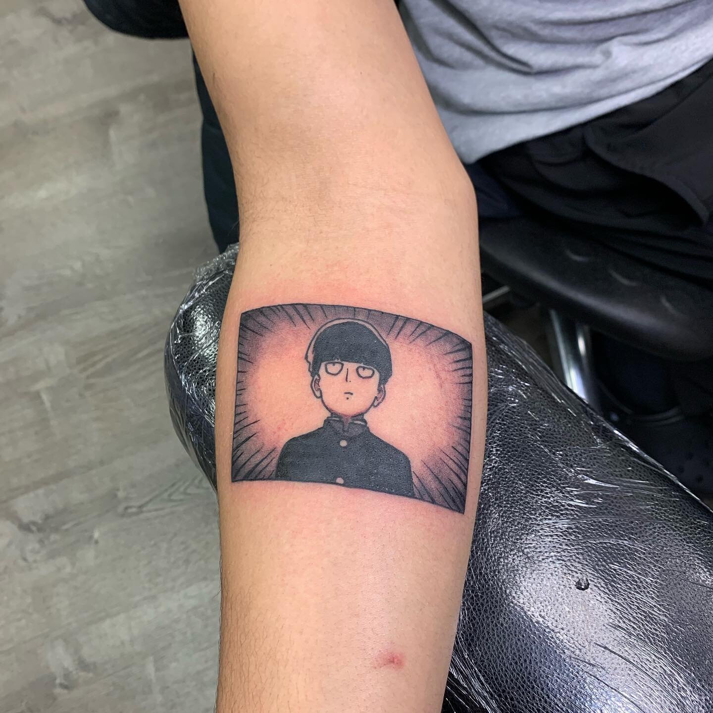 Some anime panel, Mob Psycho 100. Had fun with this little one lol #massachusetts #westernmasstattoo #Connecticut #connecticuttattoo #southwindsor #angrypenciltattoo #tattoo #tattoos #eternalink #hivecaps #saniderm #helios #dragonsbloodbutter #MAtatt
