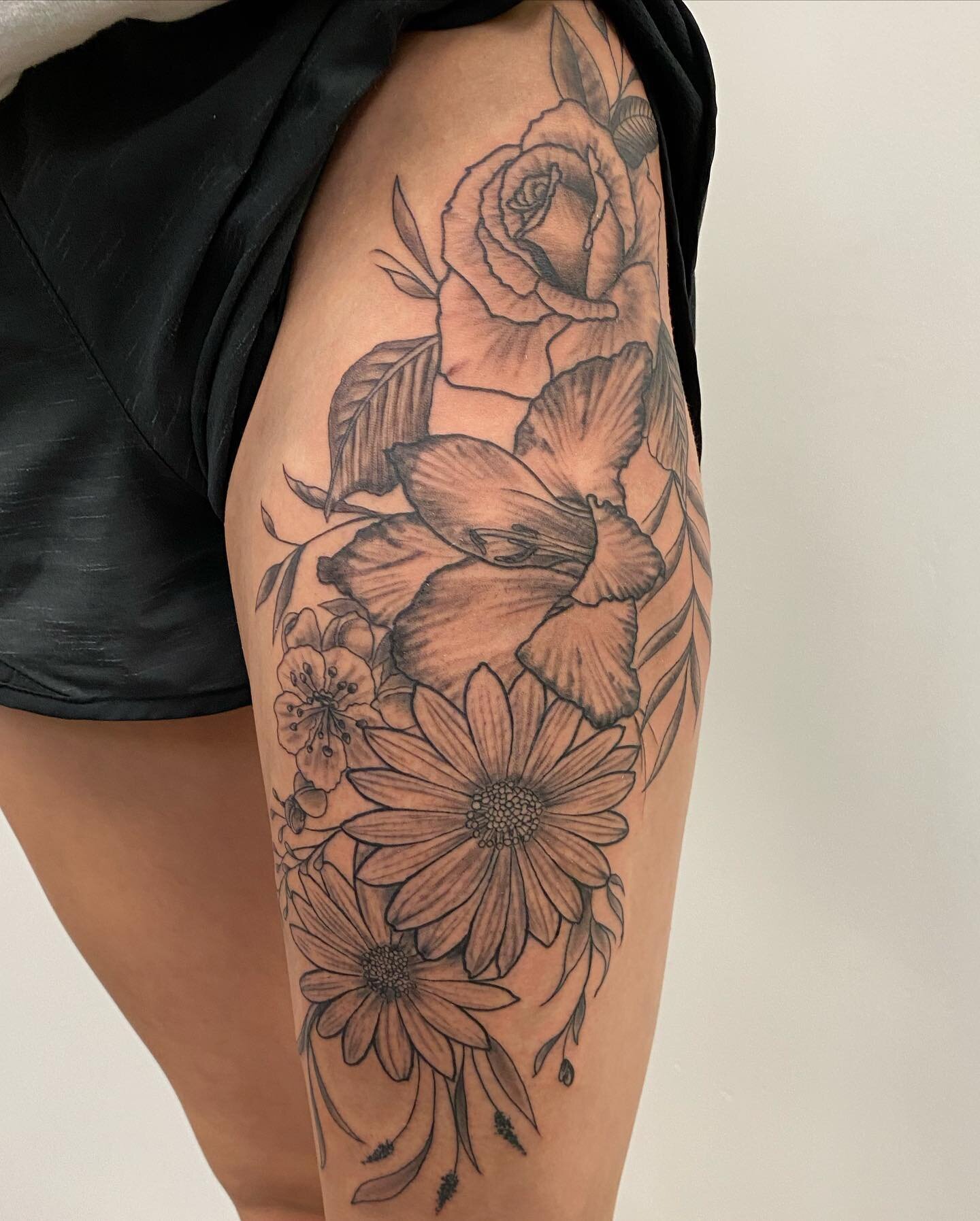 Never give up. Trust your instincts! #theedgetattoo #theedgetattooct #southWindsor #manchesterct #flowertattoo #floraltattoo #cttattooartists #tattoos #inkedup #drawing #tatoo #tattooing #tattoo #art #roses #flora #tat #daisy #203&nbsp; #860 #Connect