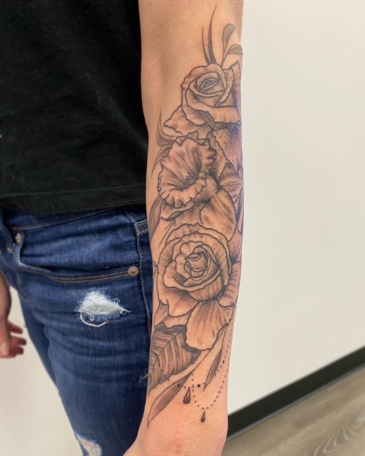 Get tattoos from me so I can save up for my Tesla Cybertruck by buying Bitcoin and Silver #theedgetattoo #theedgetattooct #southWindsor #manchesterct #flowertattoo #floraltattoo #cttattooartists #tattoos #inkedup #drawing #tatoo #tattooing #tattoo #a