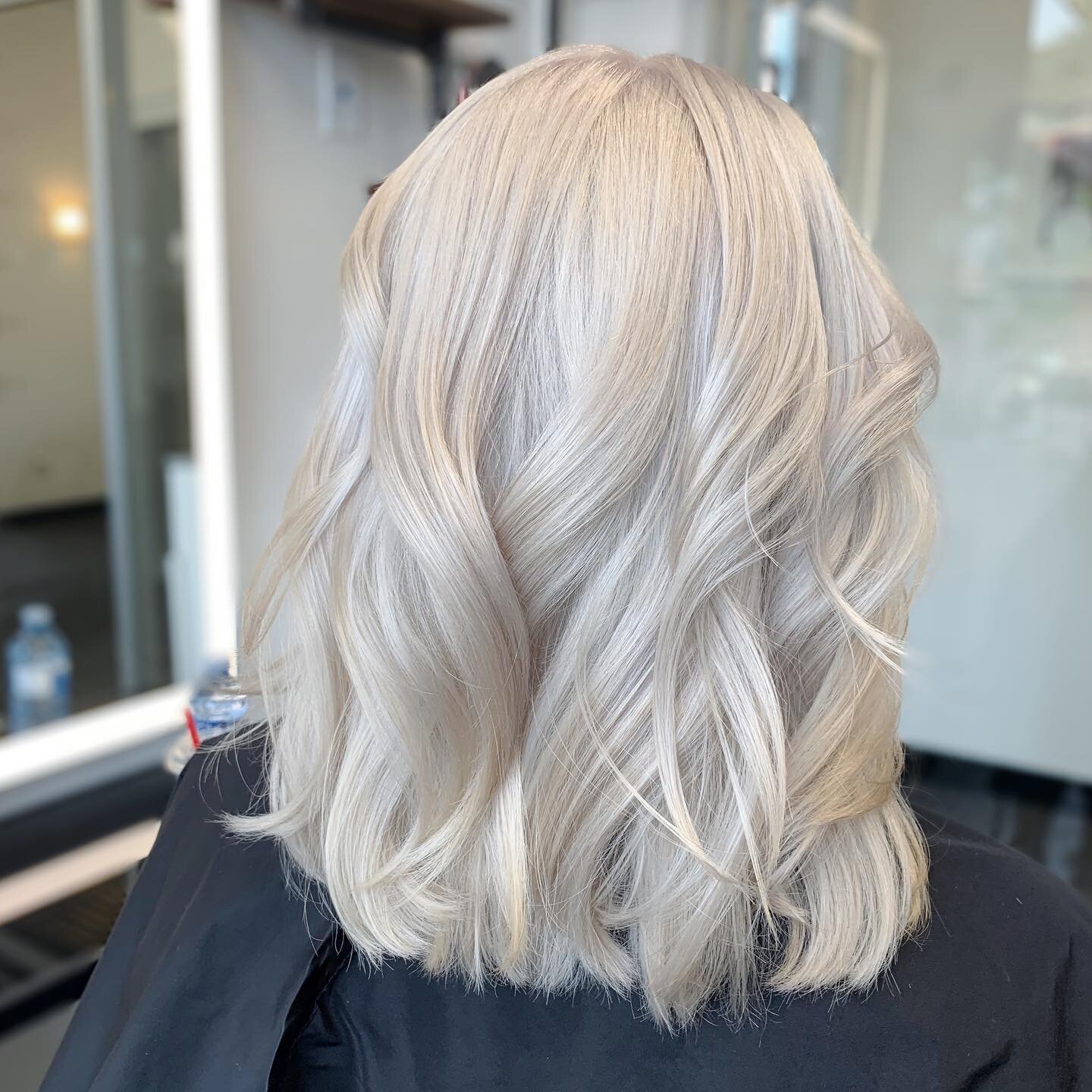 YAAASS, can&rsquo;t wait To have this beautiful blonde in my chair🥰💃🏼

#maykelmatoshair #solasalons #yychairstylist #yychairsalons #blondehair #lorealprofessionnel #haircolor #yycnow #hairstylistyyc