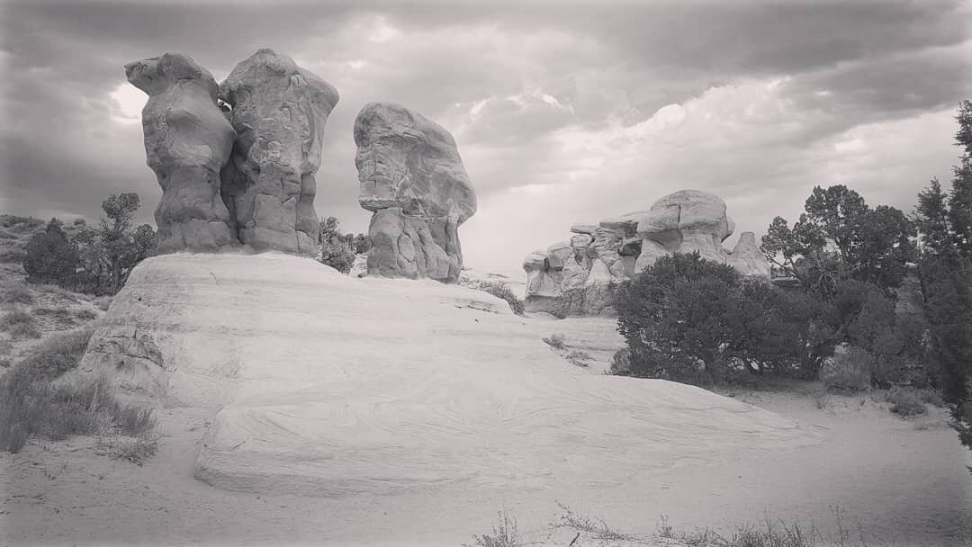 Look deep into nature, and then you will understand everything better.

Albert Einstein

#utahphotographer #utah #devilsgarden #toadstools #simple #igersbnw #bwstyleoftheday&nbsp;#blackandwhite #igblackandwhite #instagrambnw #blackandwhitecreators #m