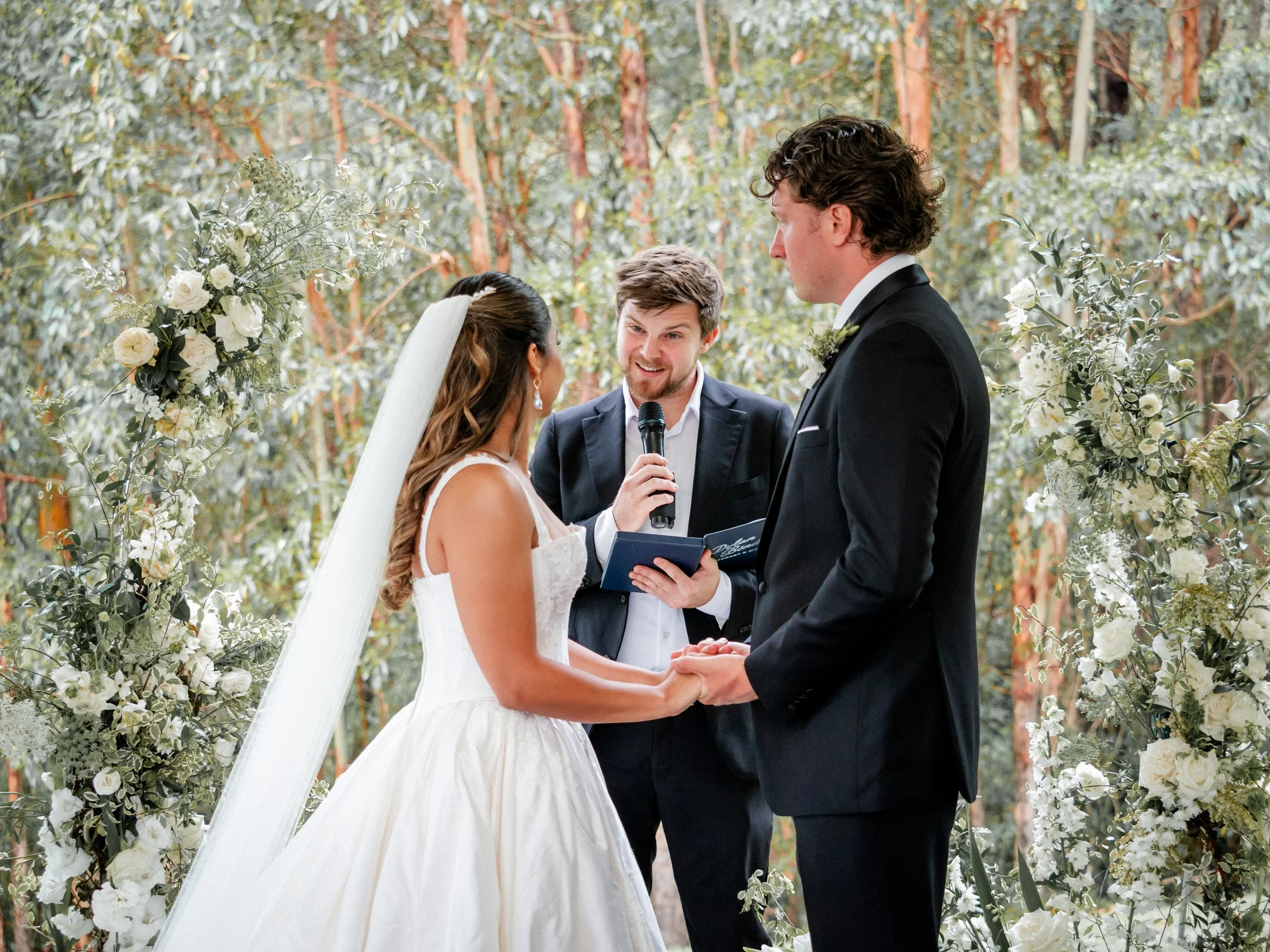 Male celebrant marries Gold Coast couple at wedding