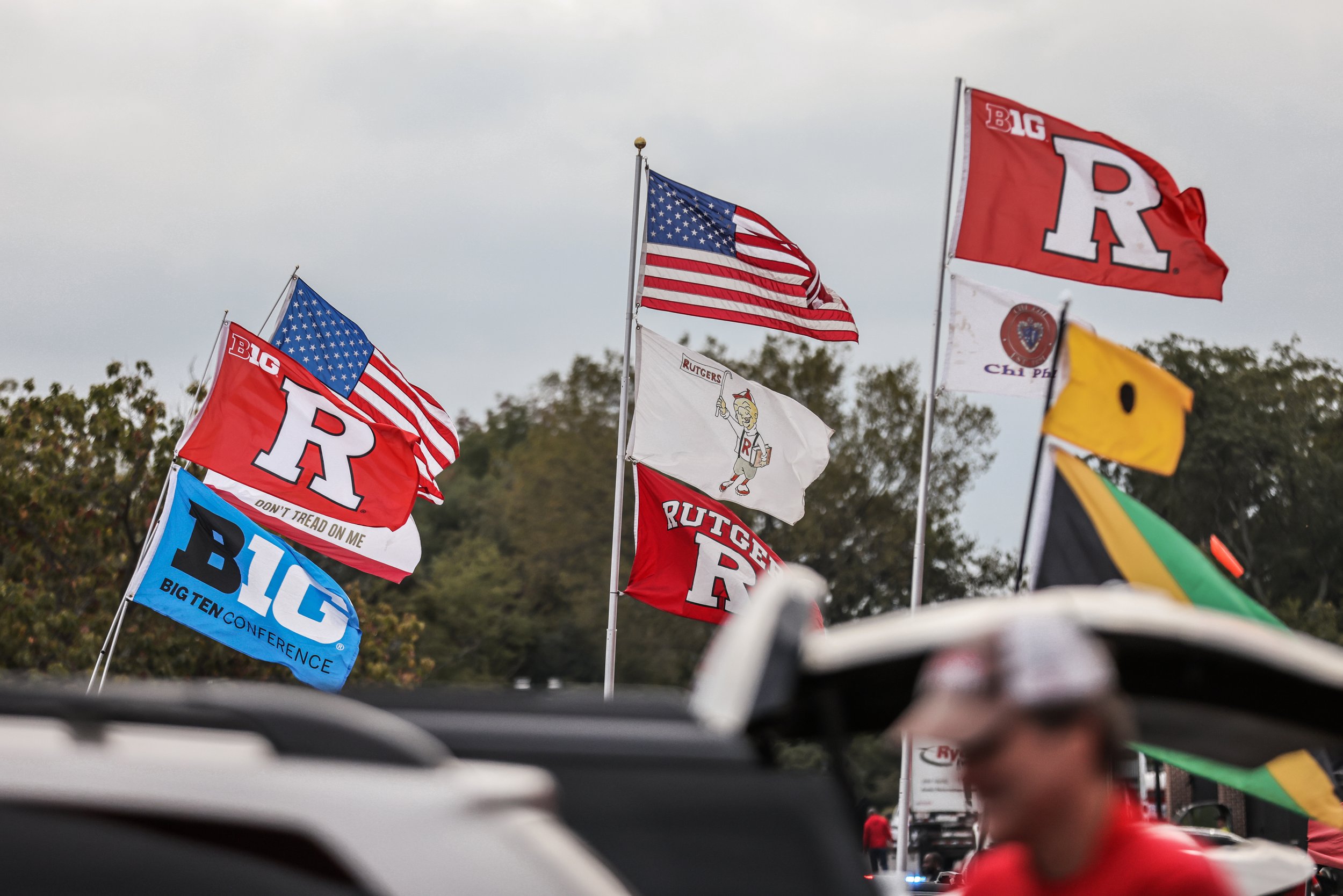100921_TAILGATE_GR155.JPG