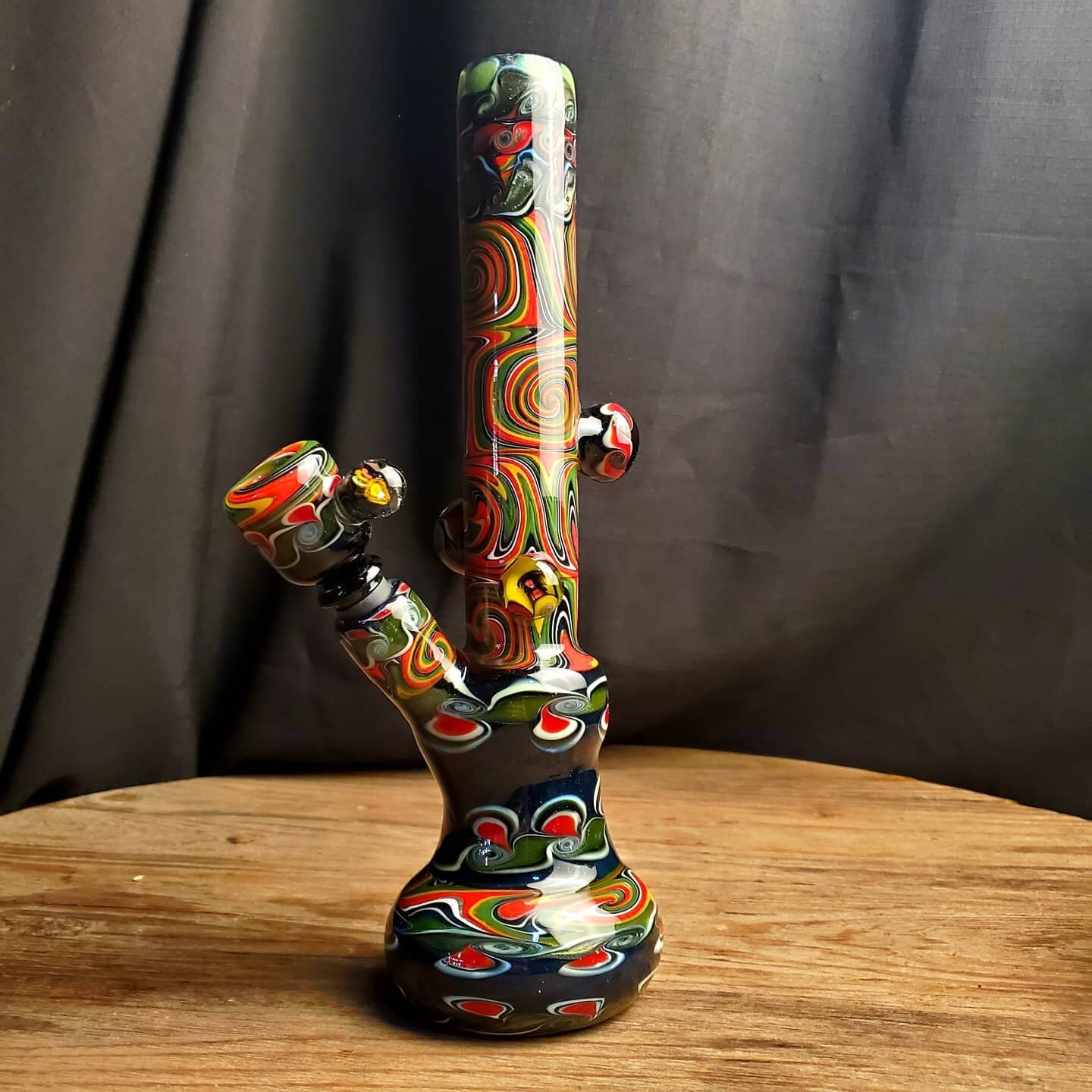 Unbelievably excited about this super fun rasta bong! 14 inch fully  hand worked 19 sections with some cool beanz rasta marble bling for the full deluxe all the bells n whistles feel. 
These pieces are an incredible personal challenge of wrestling ho