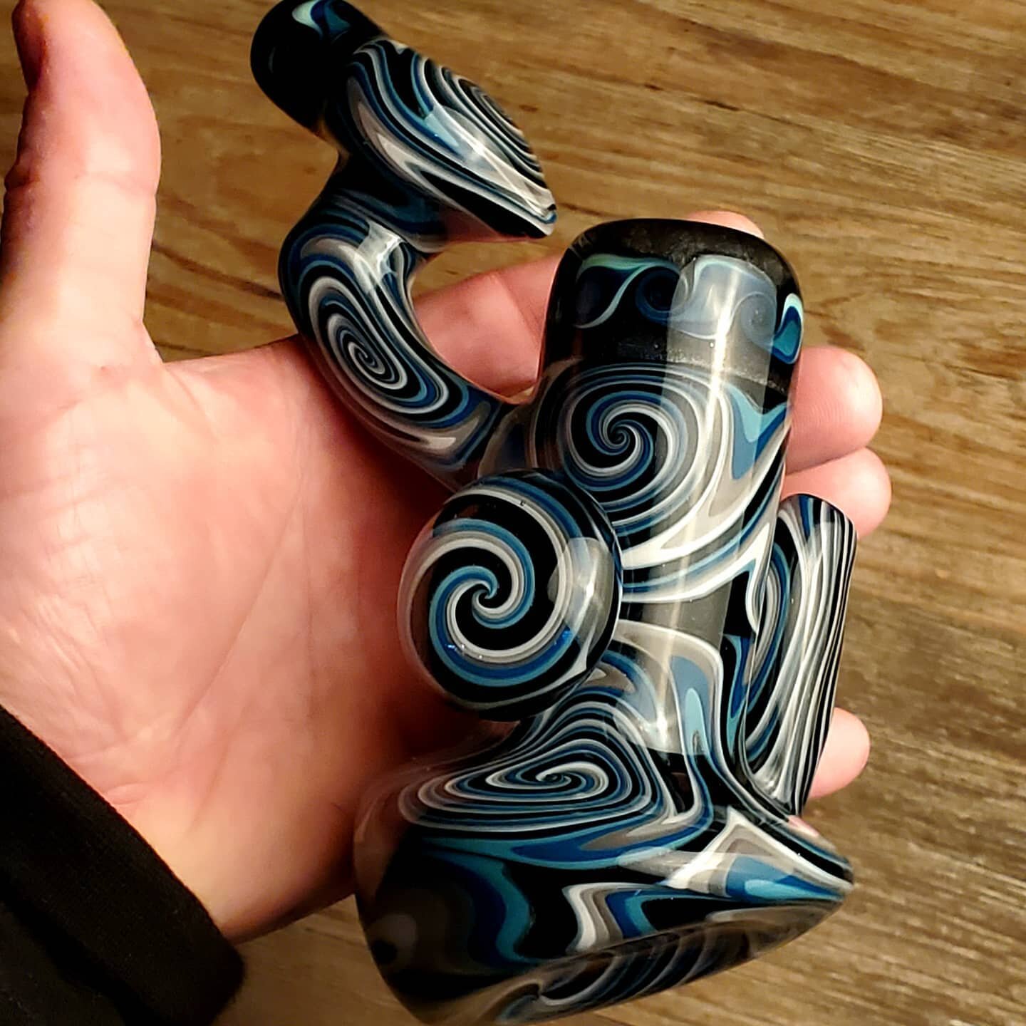 Loads of fun with this snorkel carb squatlock with scarob mouthpiece! 
What makes your soulshine?
#soulshineartsstudio #humboldtglassschool #Humboldt #glassblowing #glassprayer #glasschurch #willosglass #ogglass #glasspipes #livethelifeyoulove #letyo