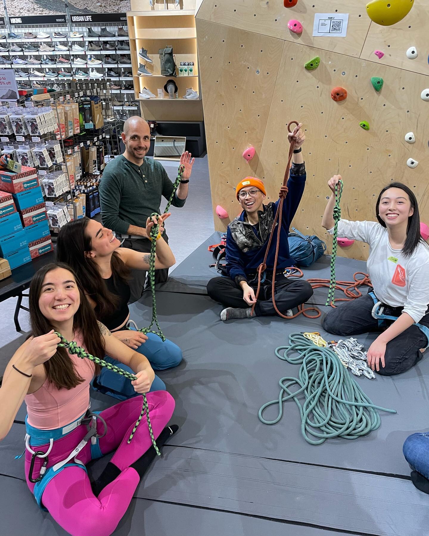 Had the best time at our knots and hitches clinic last night! Thank you to everyone who came out! 

Thanks @mec for having us! 💚

VCA is a volunteer run organization; memberships and donations help to support our work (such as educational clinics li