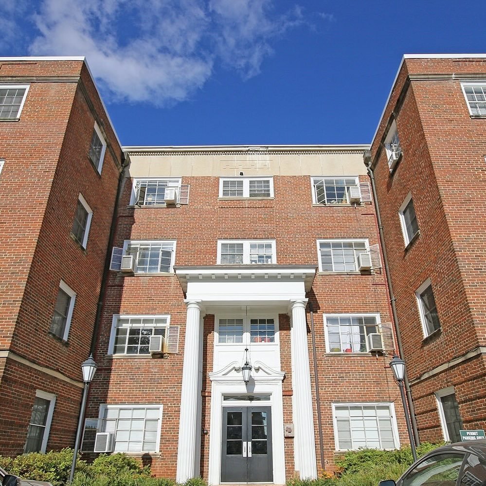 Multiple 2 bedroom apartments are available at 32 University Circle for the 2024-2025 lease term! 

32 University Circle is a student-friendly apartment building that offers convenience to UVA Grounds and the Medical Center, the UVA Corner, the Emmet