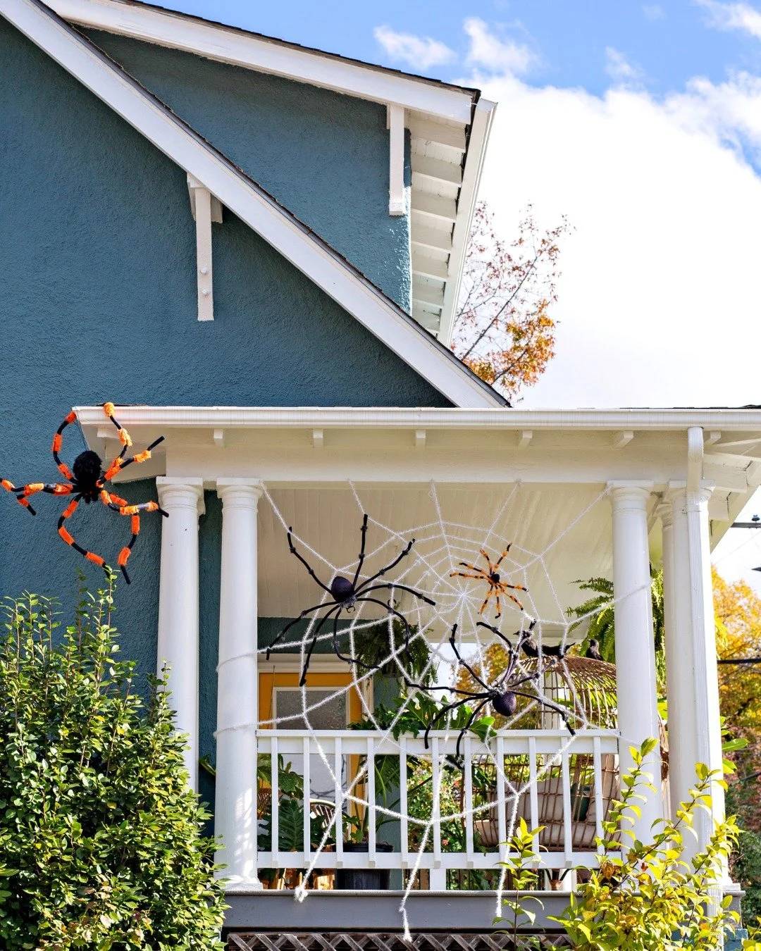 🕸️ When your neighbor&rsquo;s porch gives you both chills and major inspo.🕷️

Wishing everyone a safe and happy Halloween 🎃 

#Fifeville #Cville #Charlottesville #CvilleHomes #HalloweenDecor