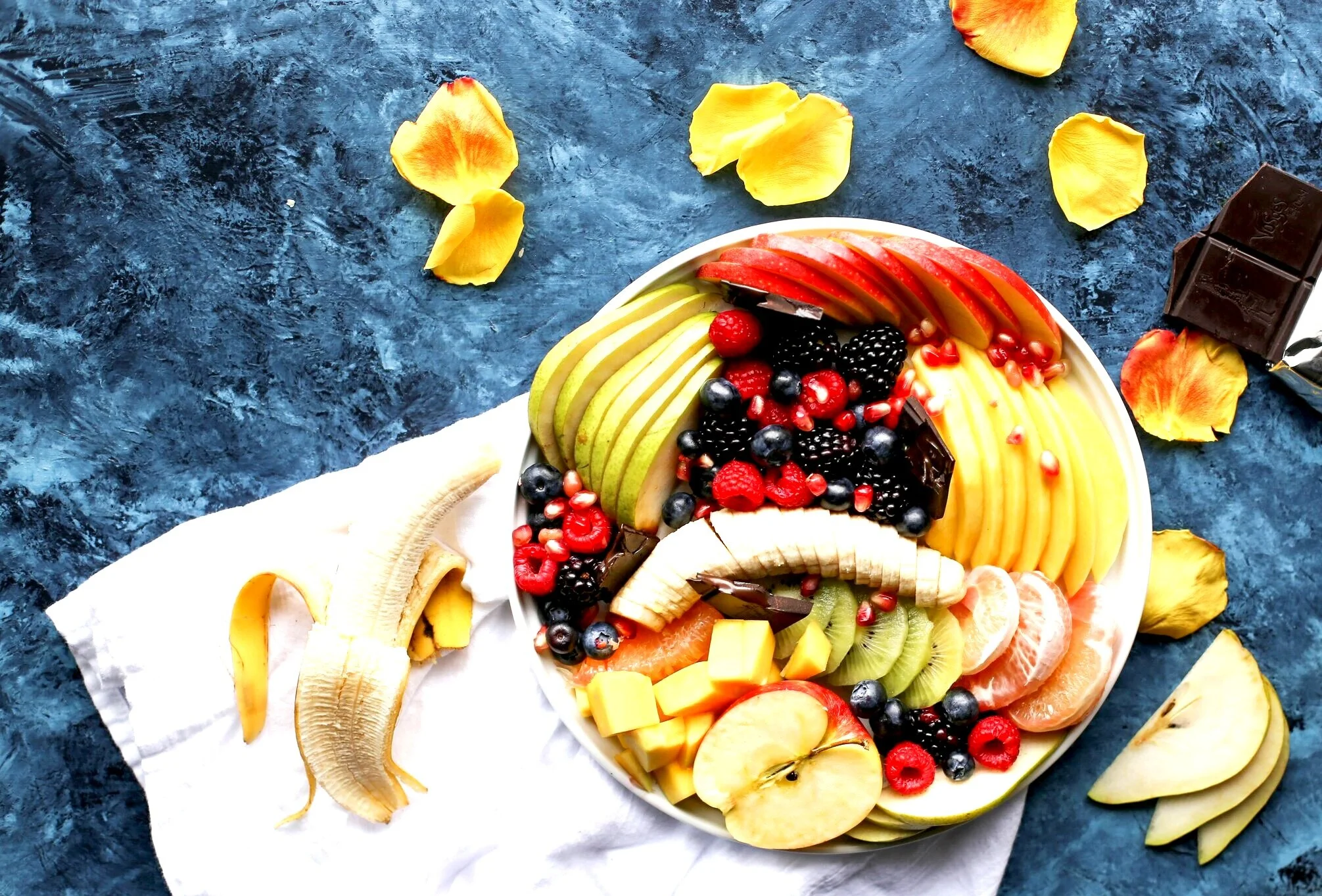 Tips to help you snack healthier while working