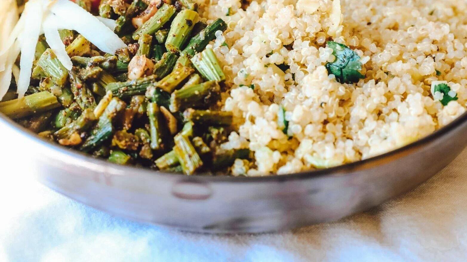 Quinoa risotto with asparagus and mushrooms